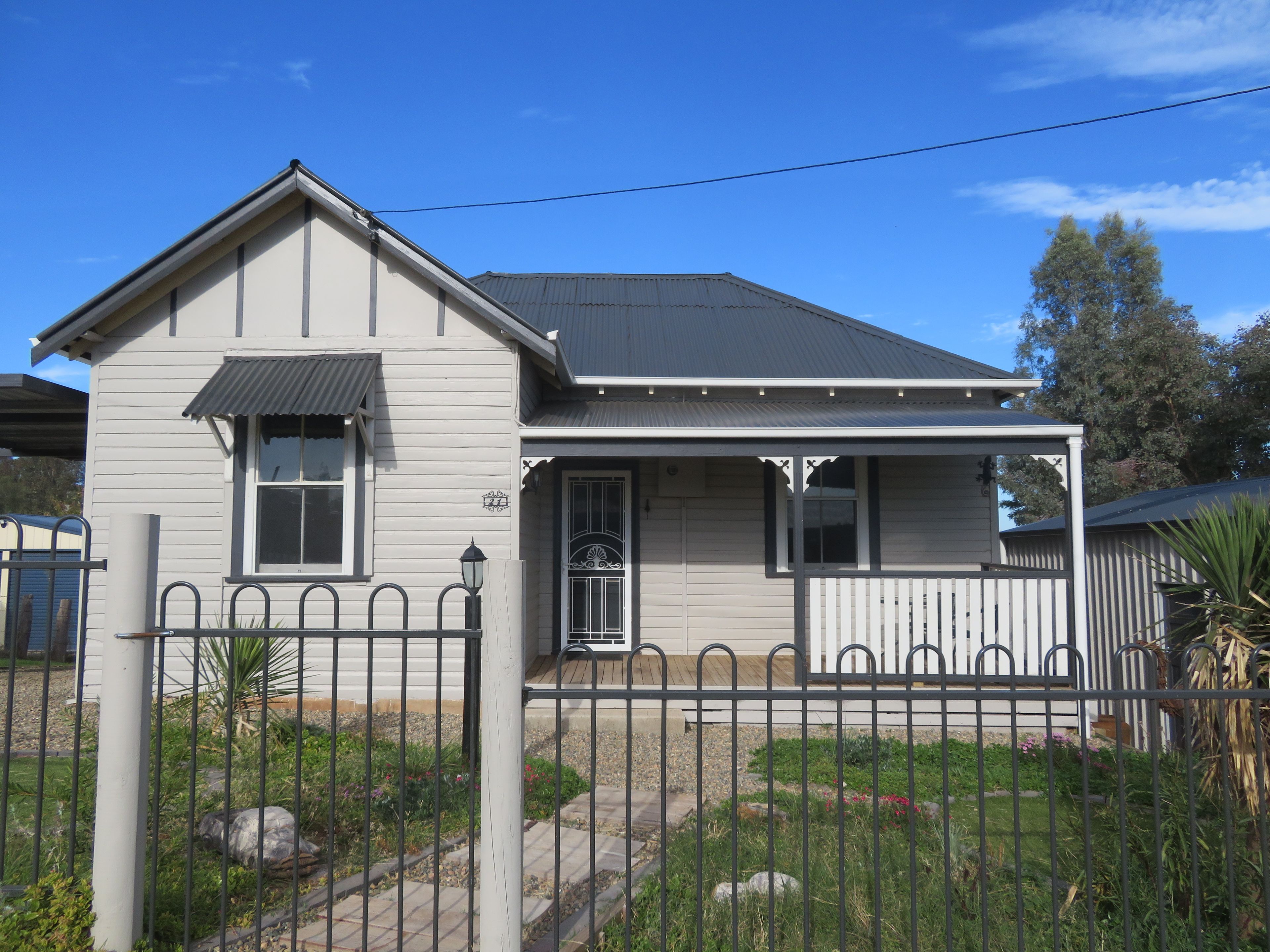21 Tom Street, Gundagai NSW 2722
