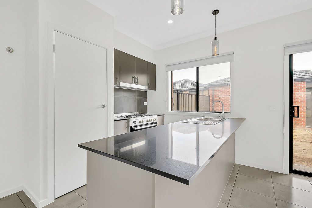 5 Oregan Way, Roxburgh Park, VIC 3064