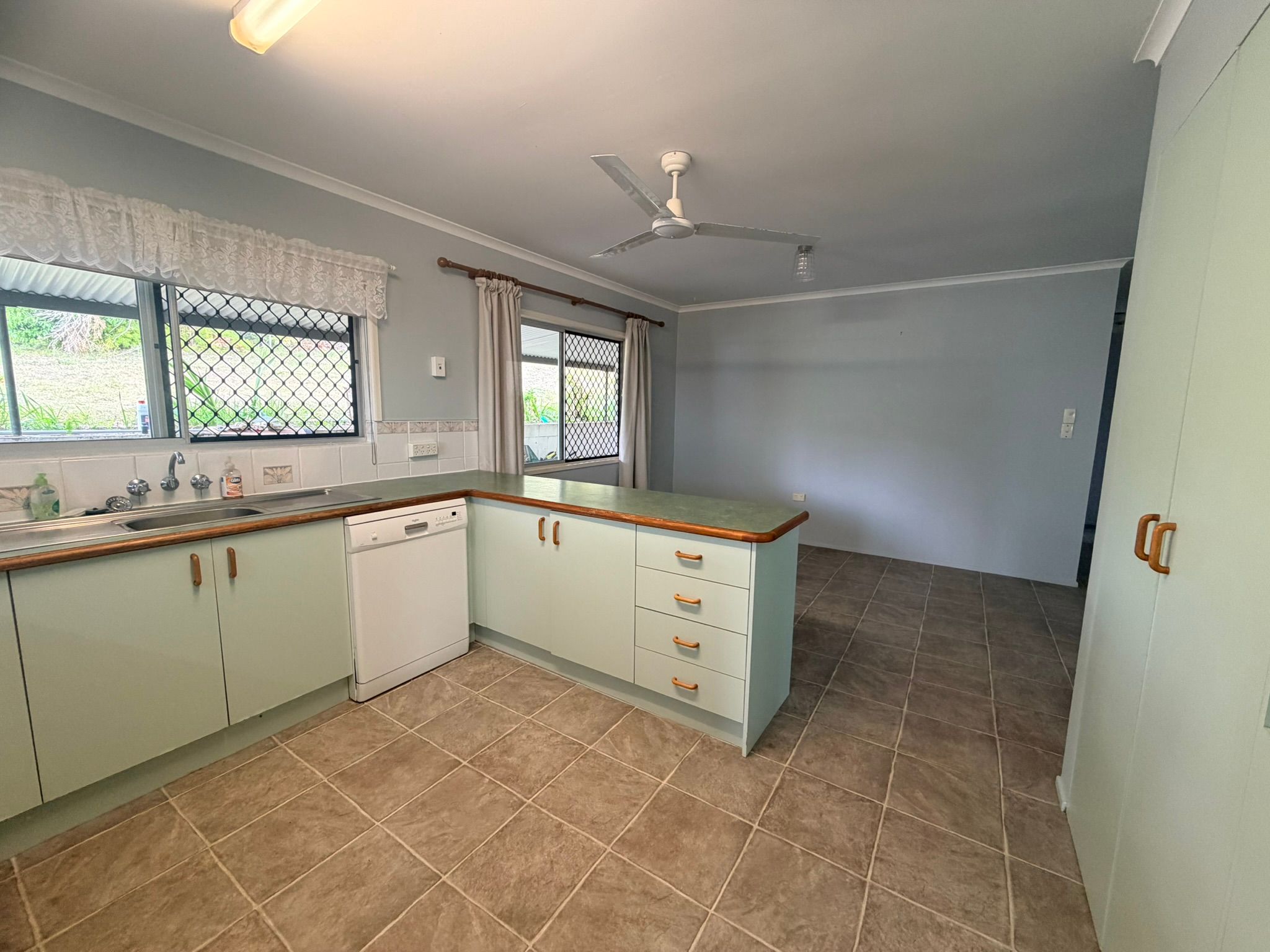 152 Whites Road — photo 3 of 11