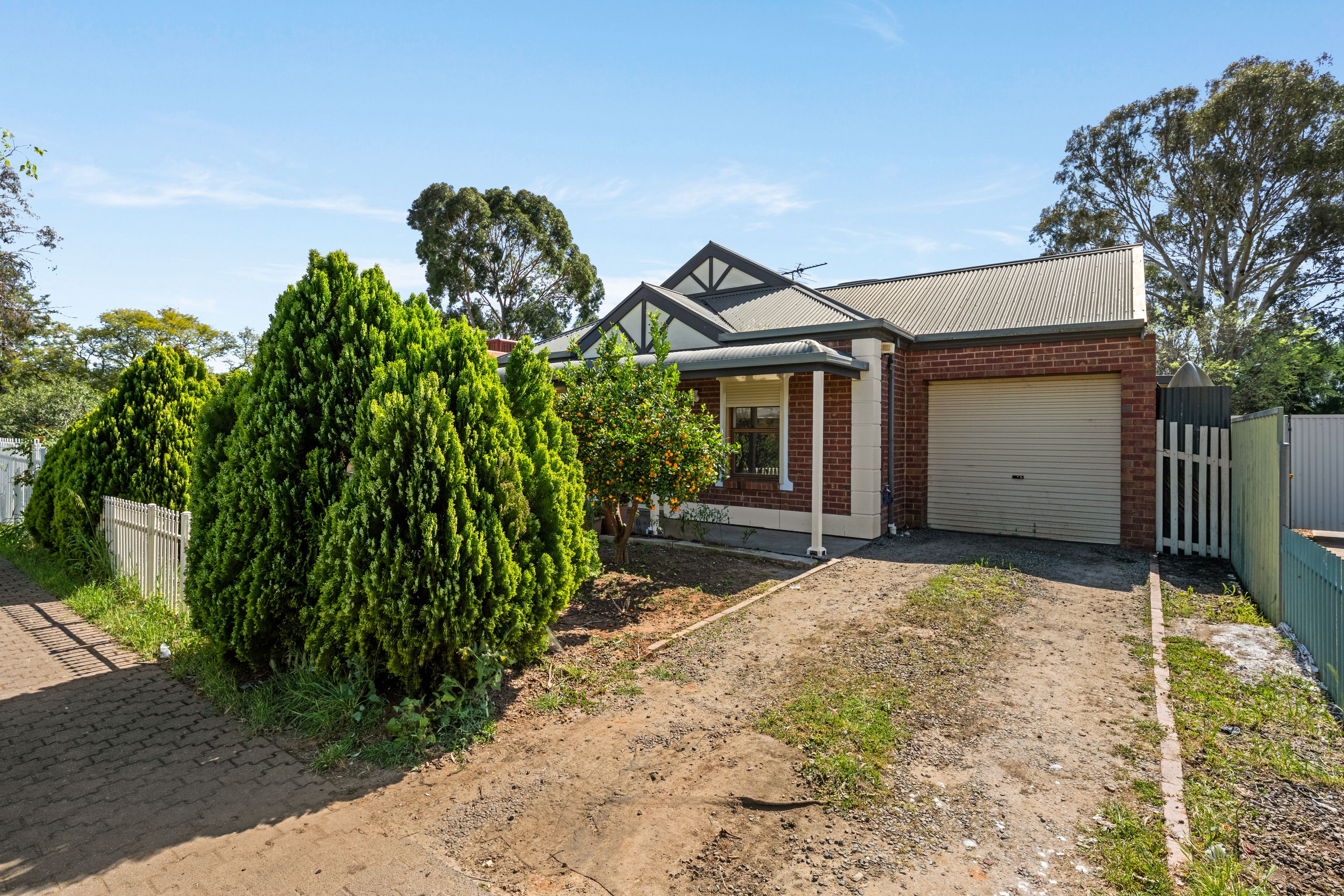55 Rolleston Avenue — photo 2 of 25