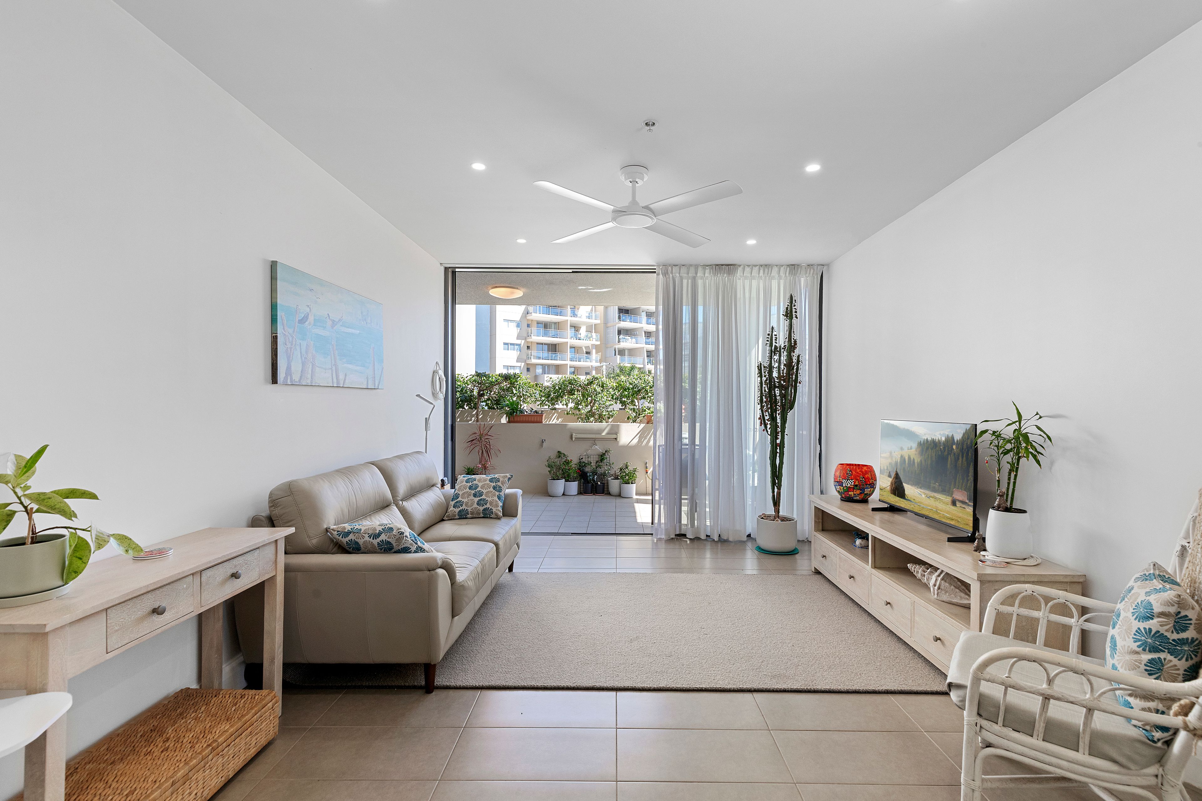 210/99 Marine Parade — photo 3 of 16