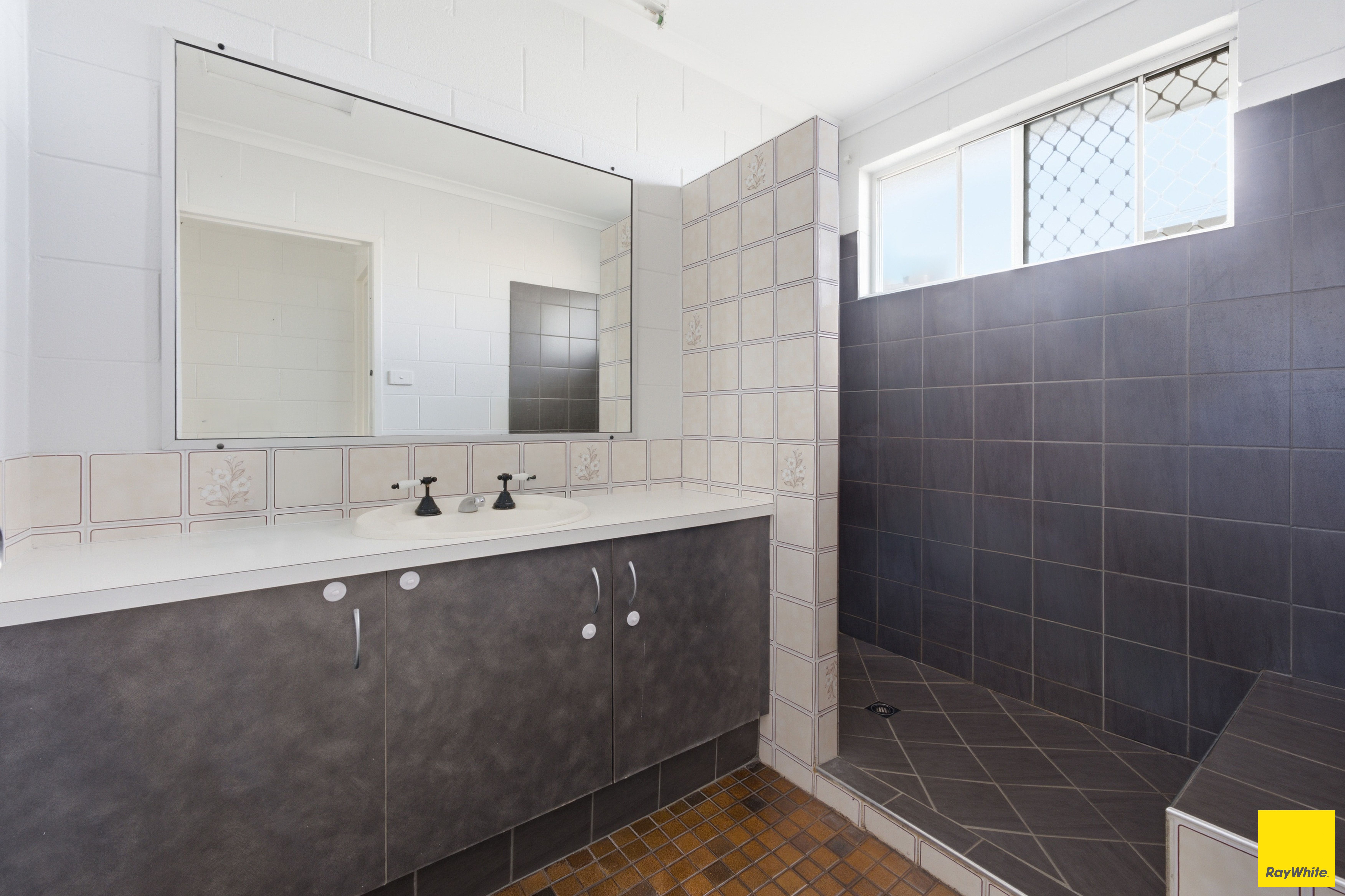 37 Alberta Drive — photo 15 of 24