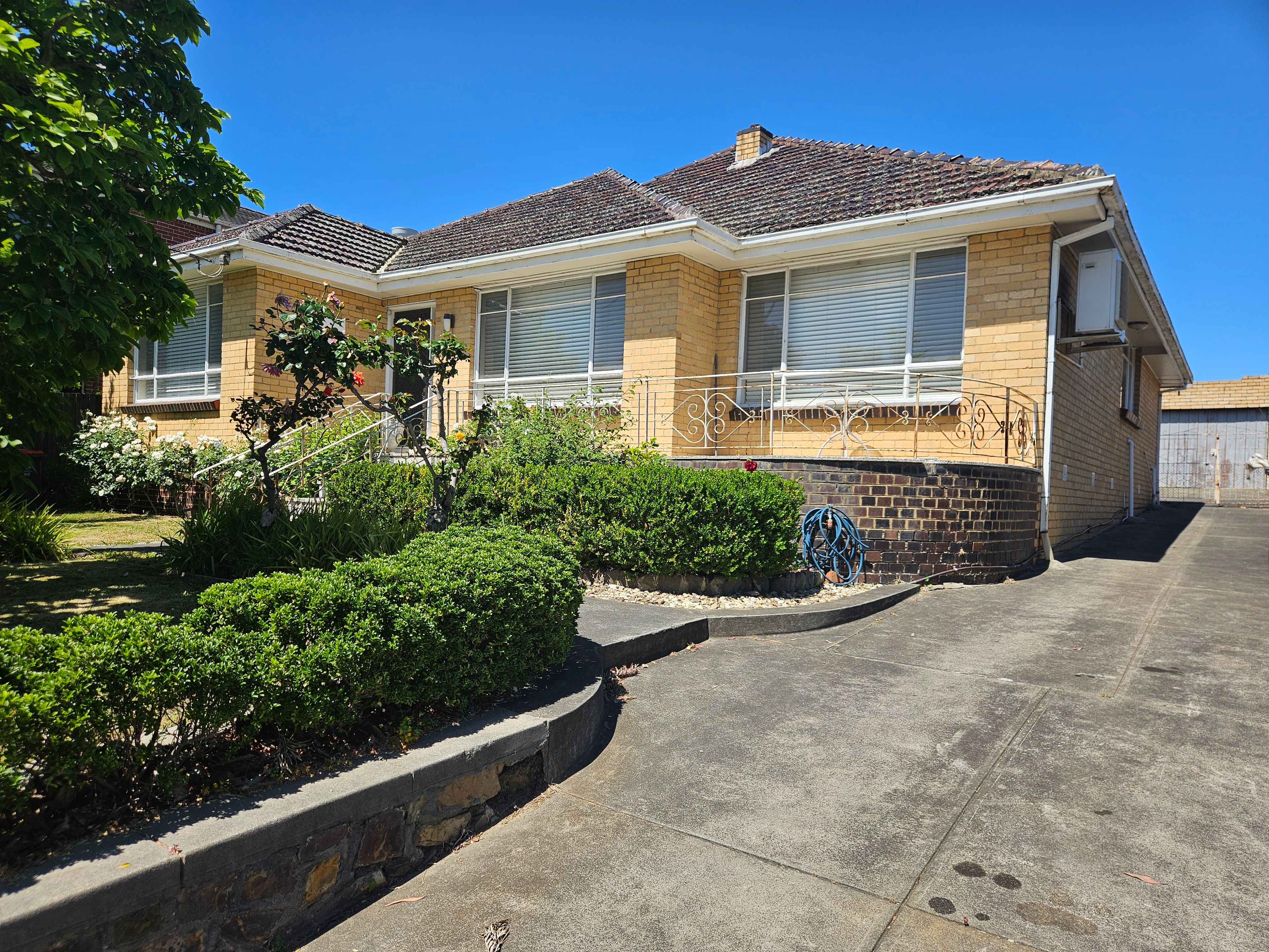 90 Ferntree Gully Road — photo from Ray White Oakleigh