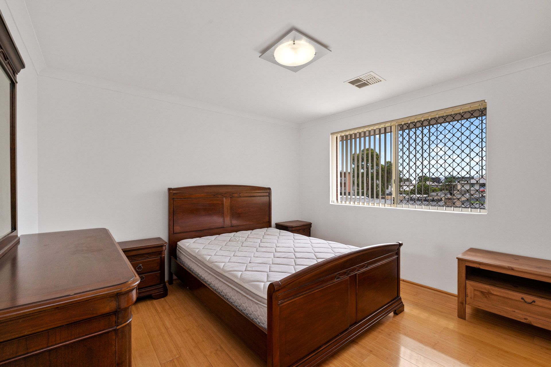 Stylish Double Storey Living in an Unbeatable Kewdale Location — photo 11 of 18