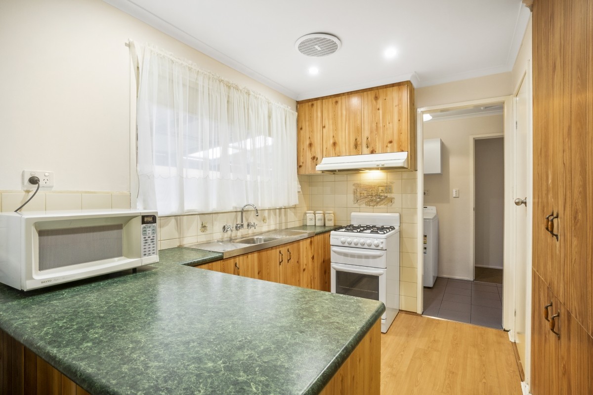 17 Kurrajong Crescent, Melton South, VIC 3338