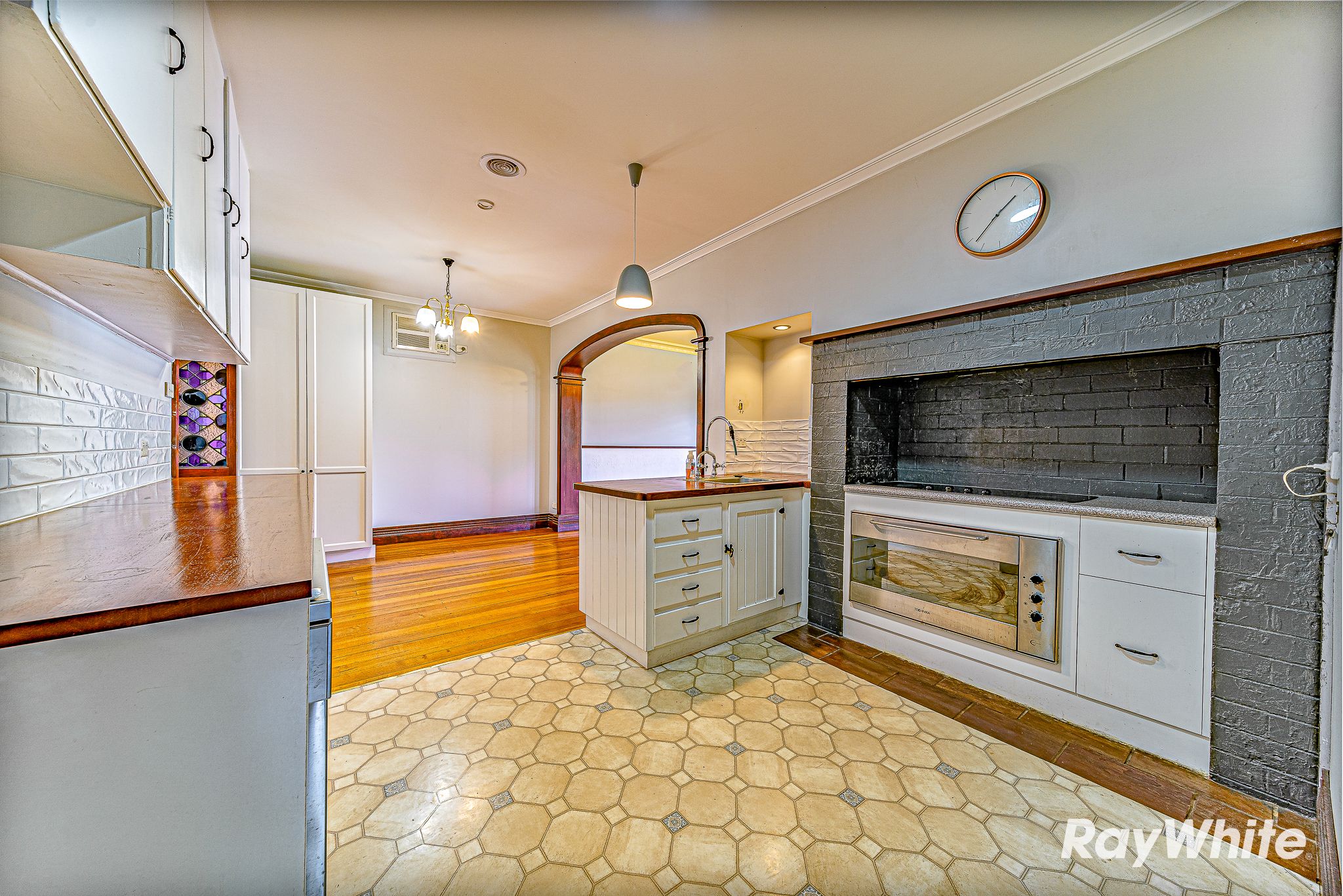 6 Nish Street, Flora Hill, VIC 3550