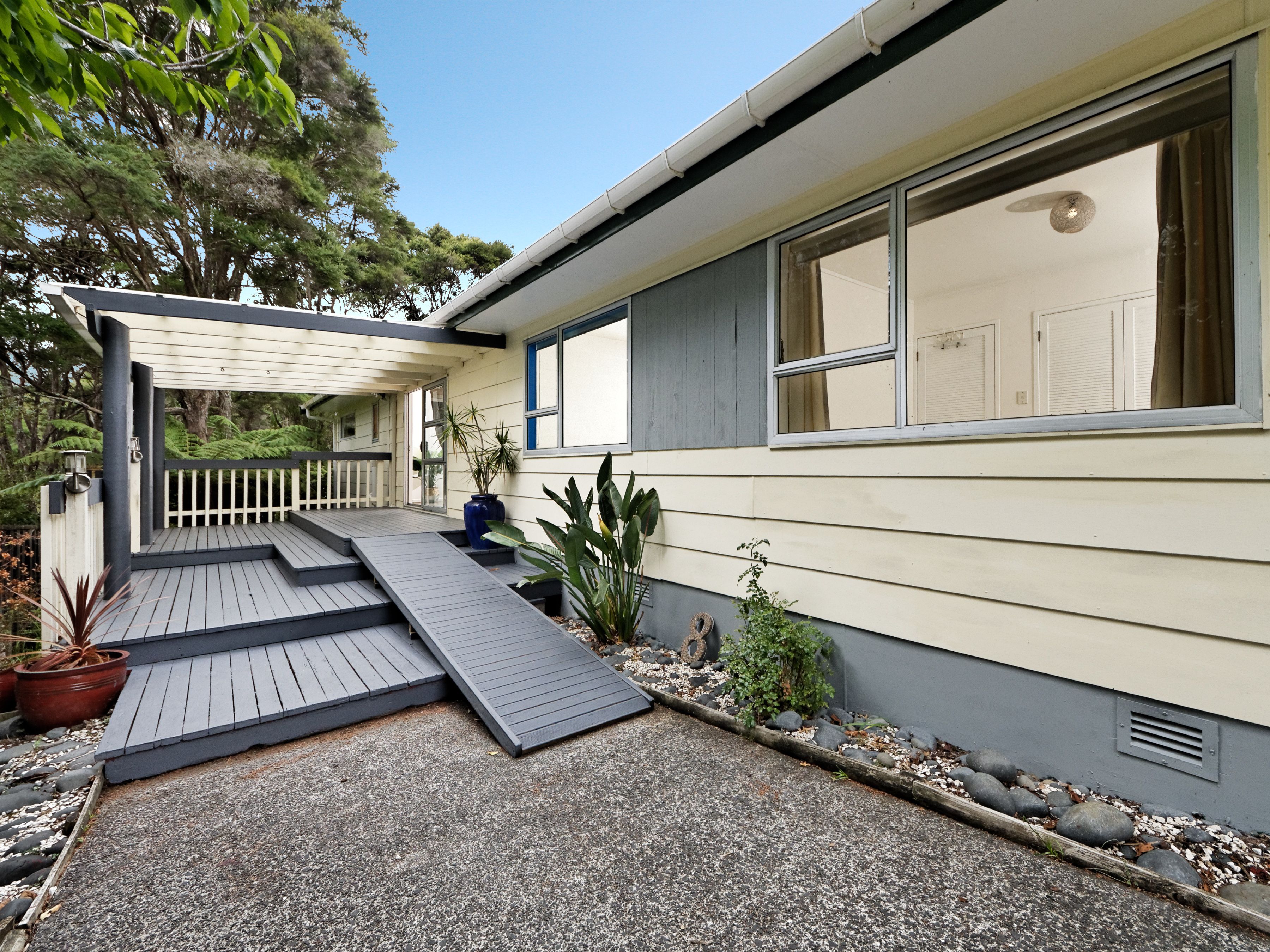 8 Sonnenberg Way, Titirangi, Waitakere City