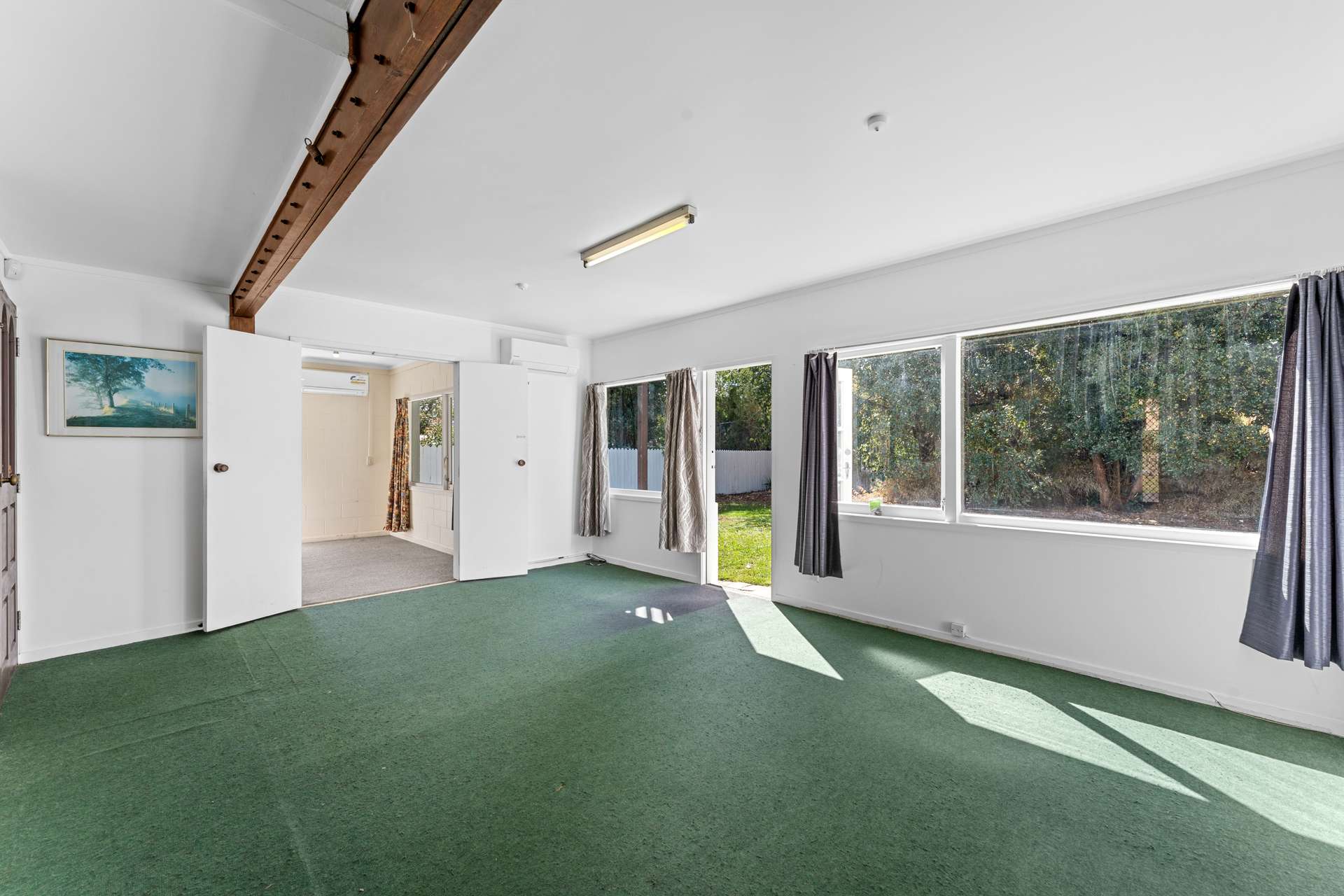 14 Lawrence Crescent photo 20