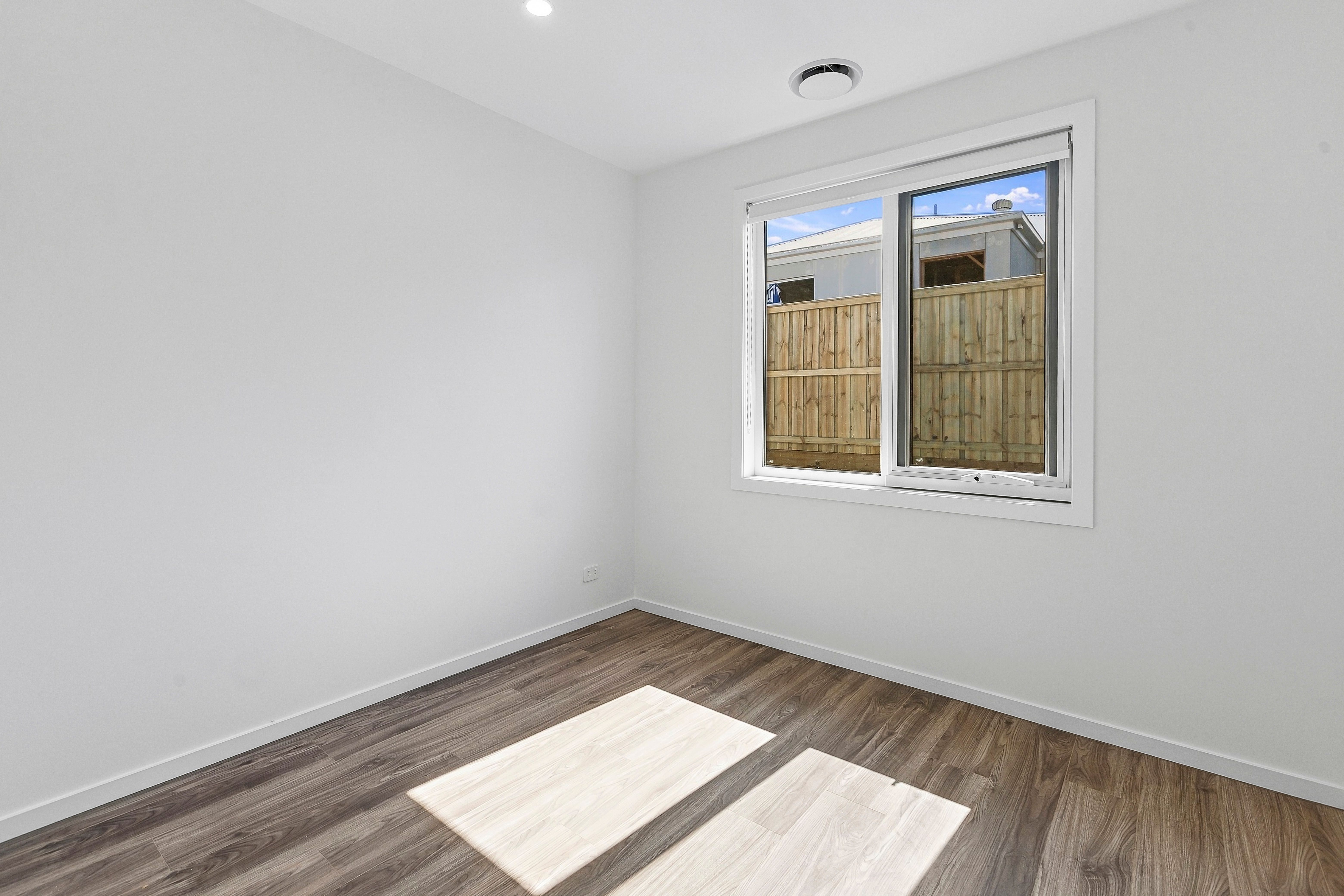 8 Glider Street — photo 7 of 11