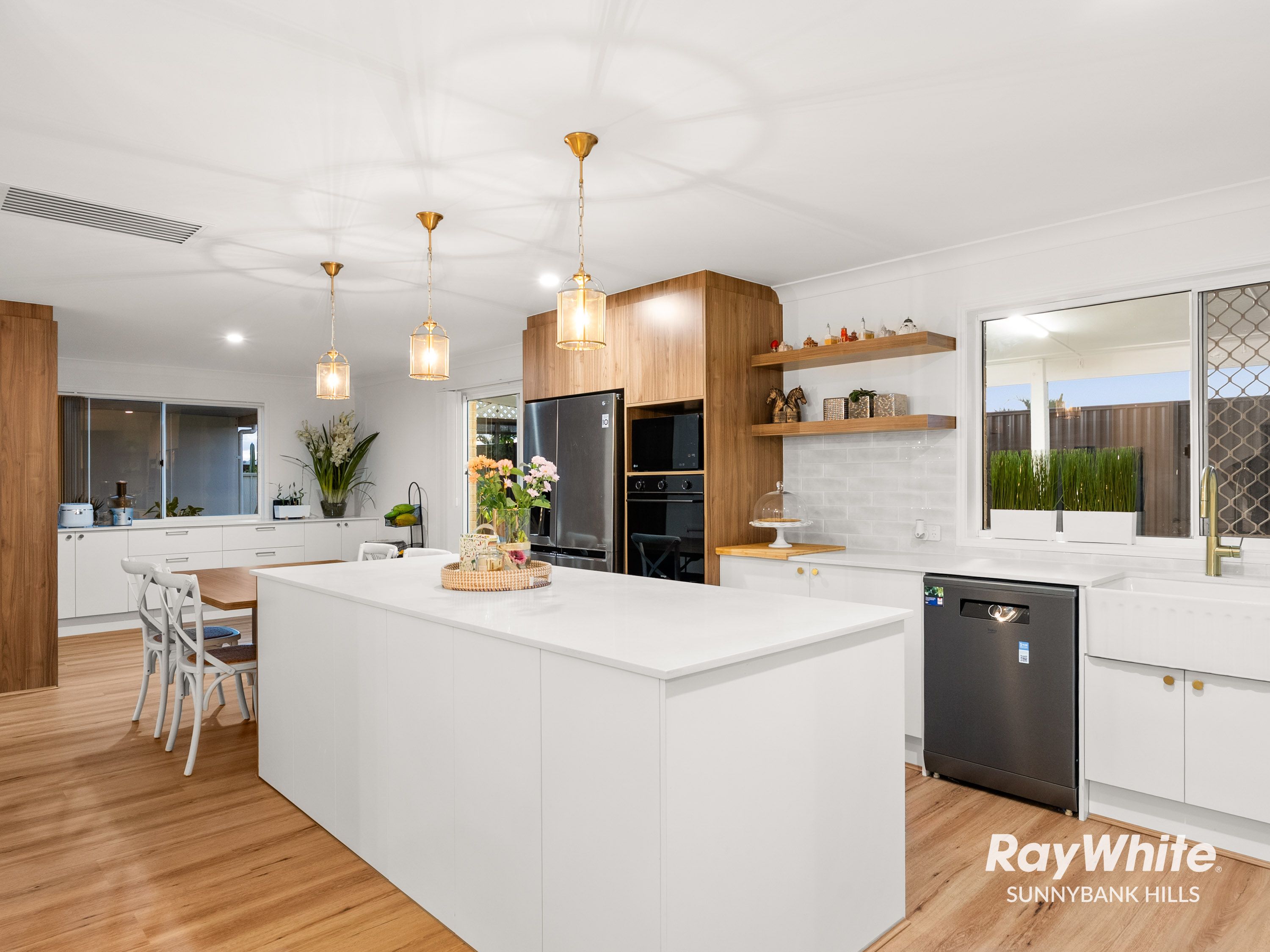 22 Cornell Close, Regents Park, QLD 4118