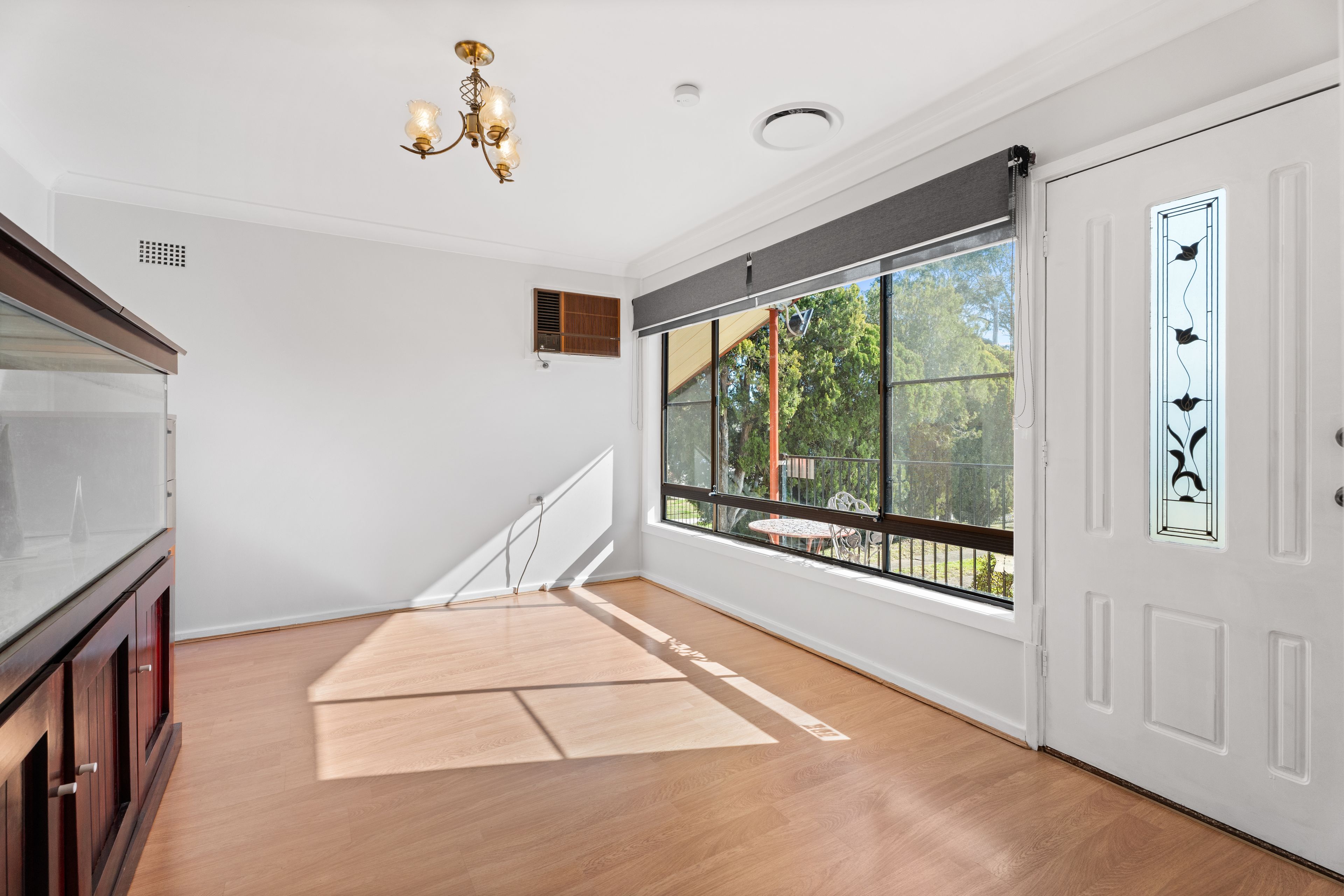 31 Riddell Crescent — photo 4 of 22