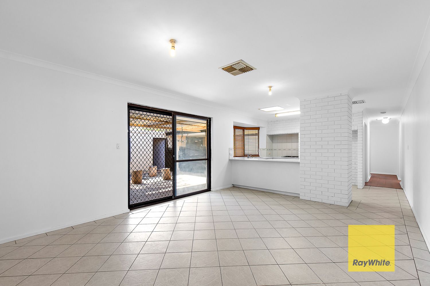 7 Irwin Close — photo 4 of 18