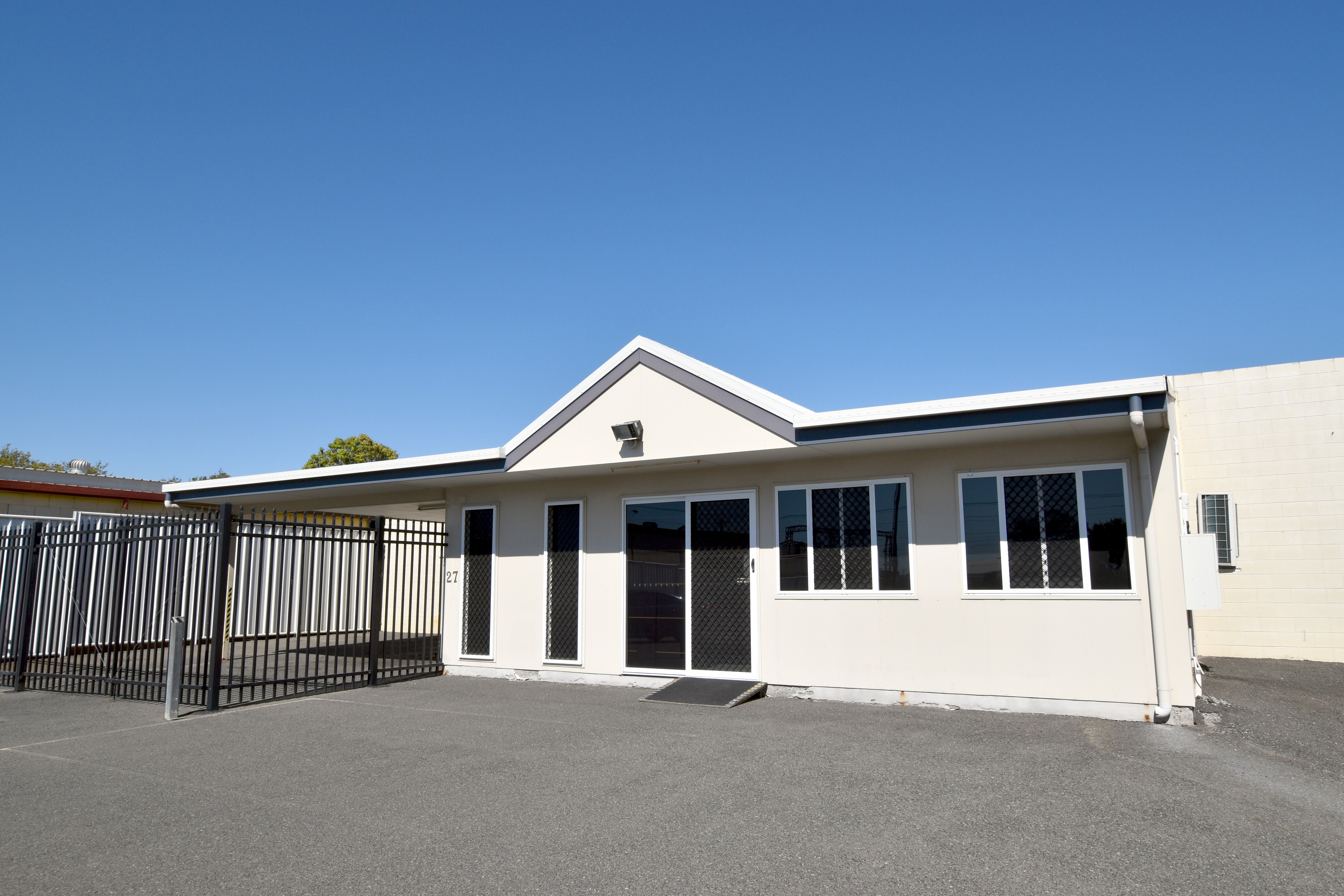 27 Toolooa Street, Gladstone Central, QLD 4680