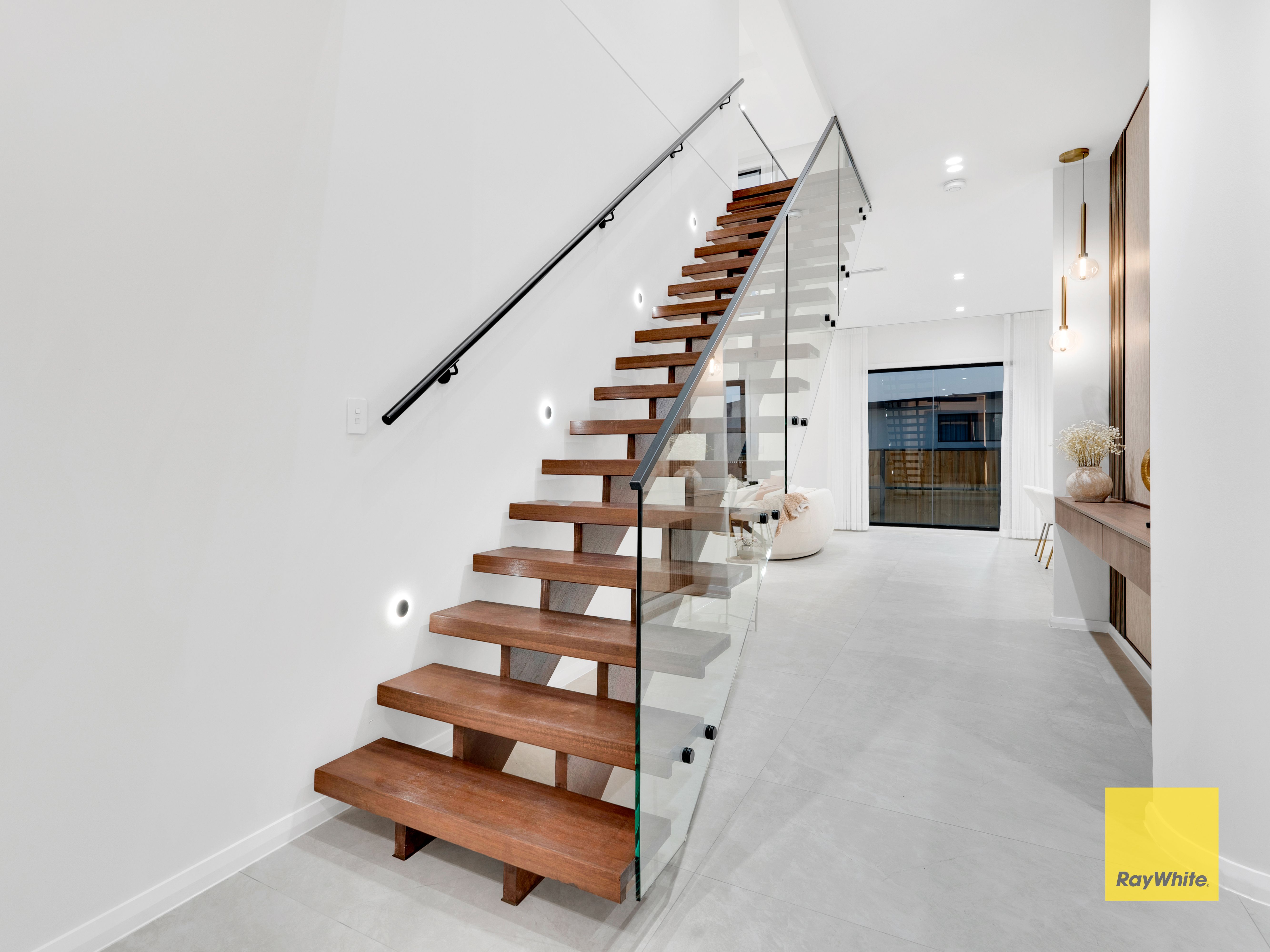 5 Ashgrove Road (Gables) — photo 16 of 29