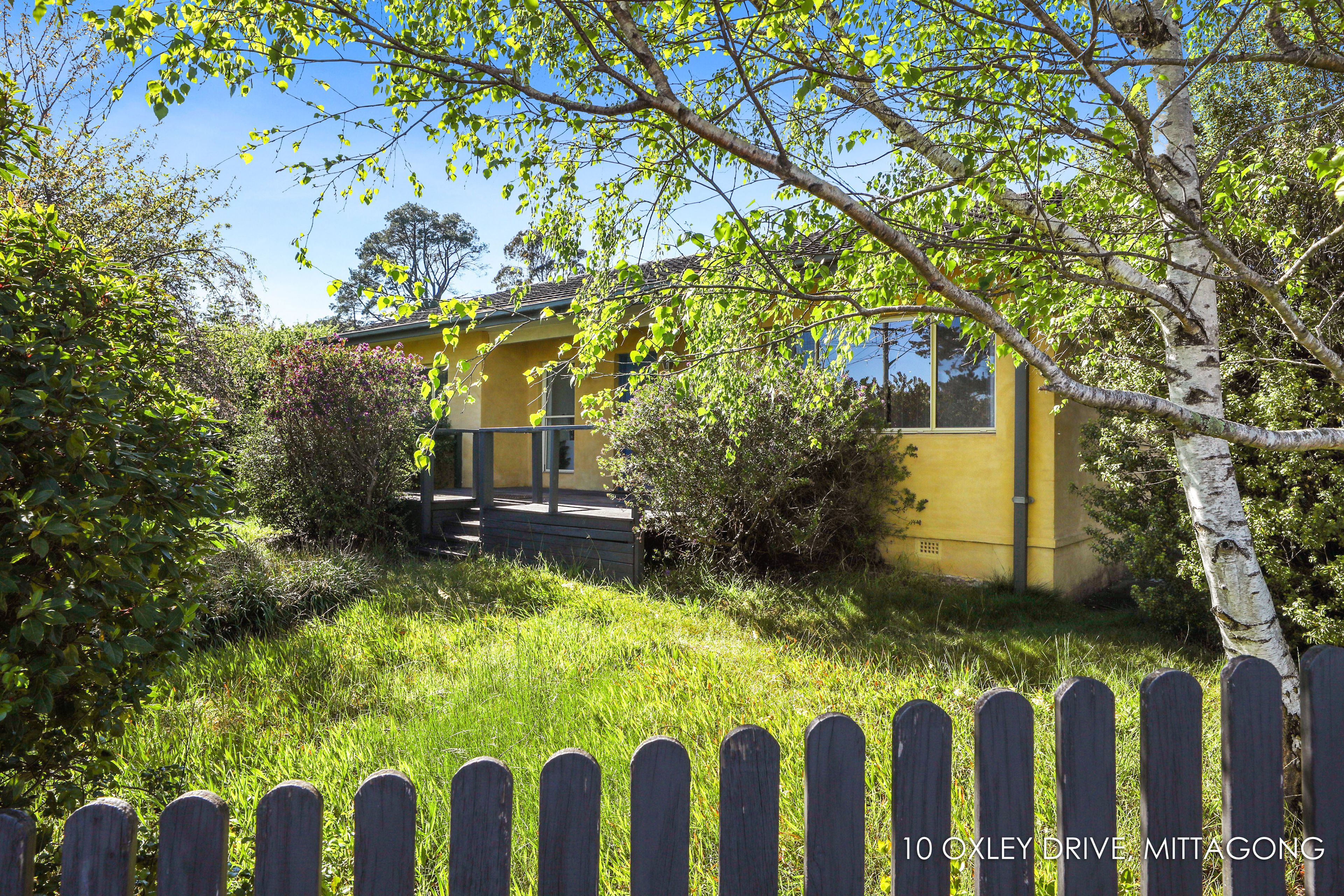 10 & 12 Oxley Drive — photo 5 of 6