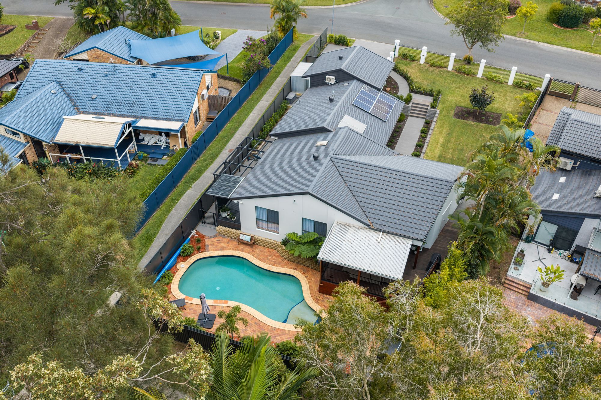 33 Sandringham Drive — photo 2 of 30