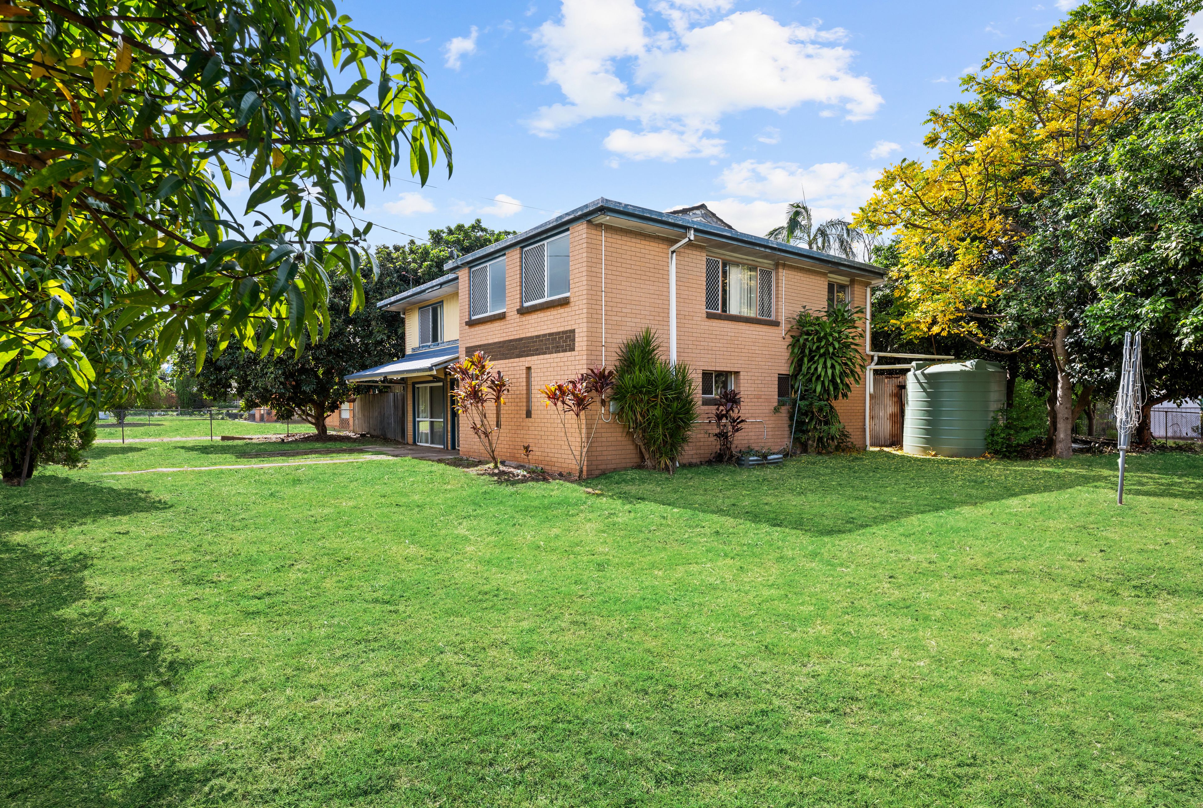 29 SOUTHAMPTON Road — photo 3 of 14