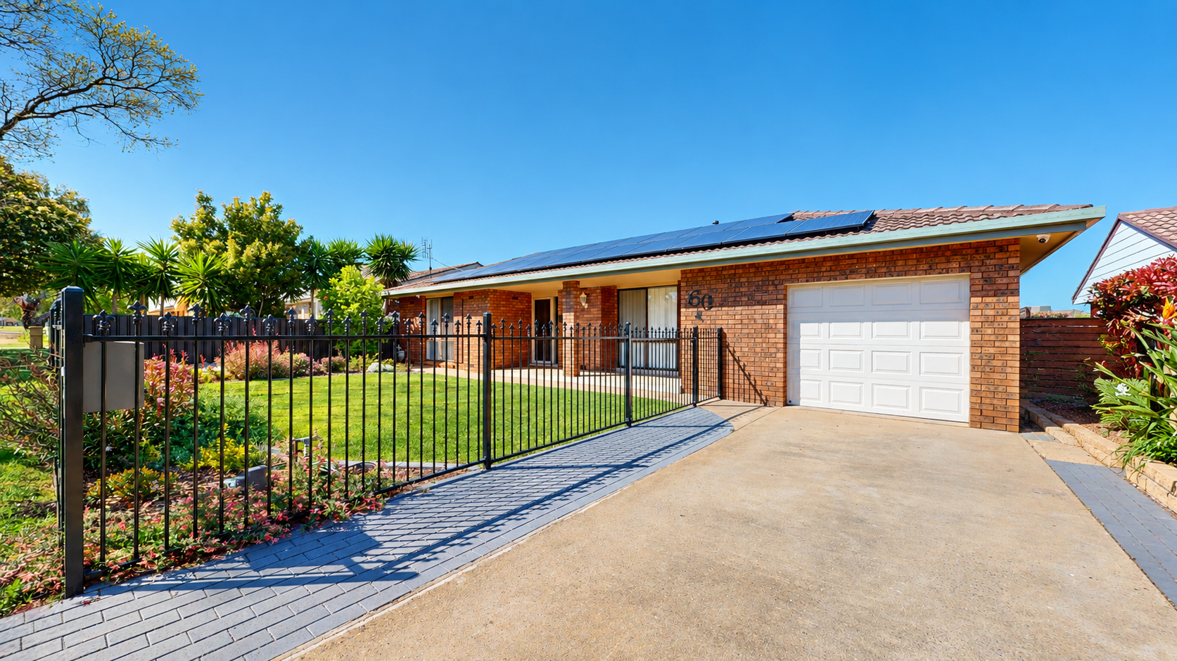 60 Oxley Circle — photo from Ray White Dubbo