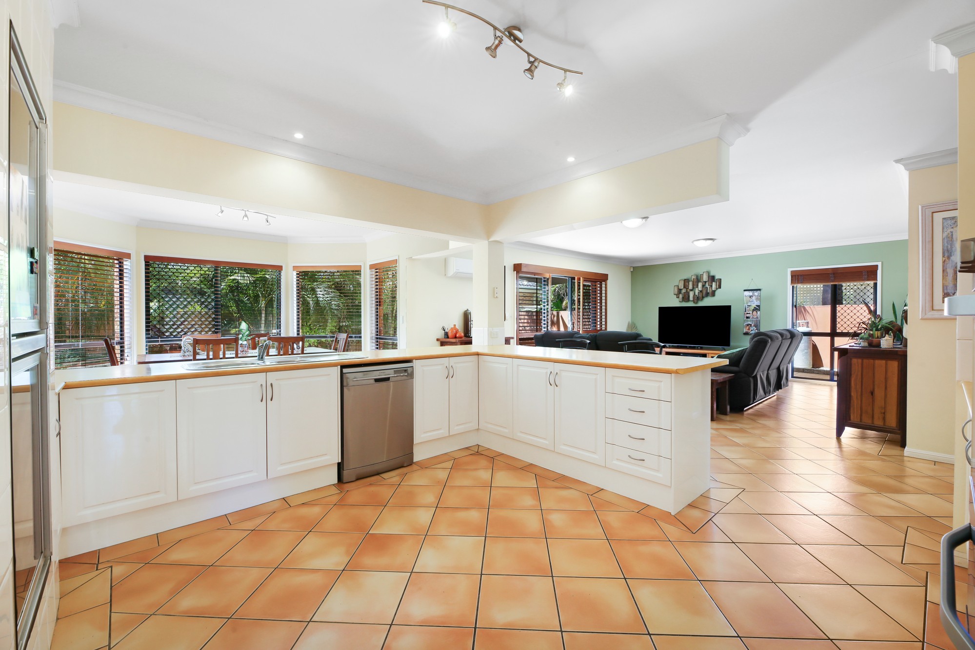 34 Beauty Point Drive, Robina, QLD 4226