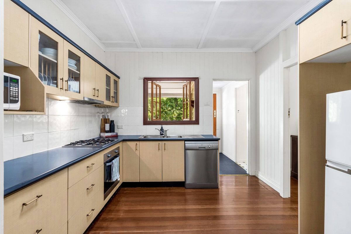 15 Navy Street, Holland Park West, QLD 4121