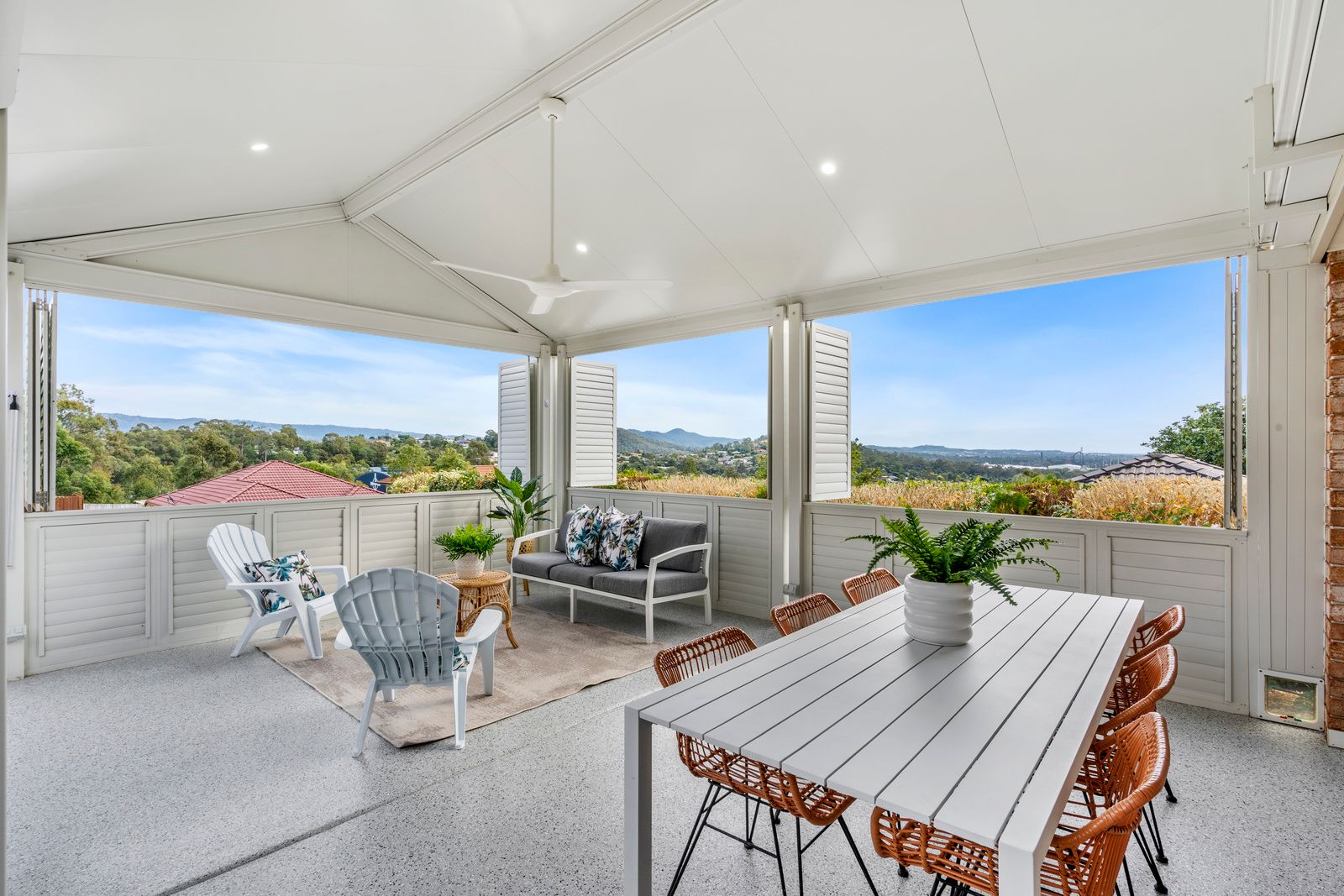 8 Temoe Rise, Pacific Pines, QLD 4211