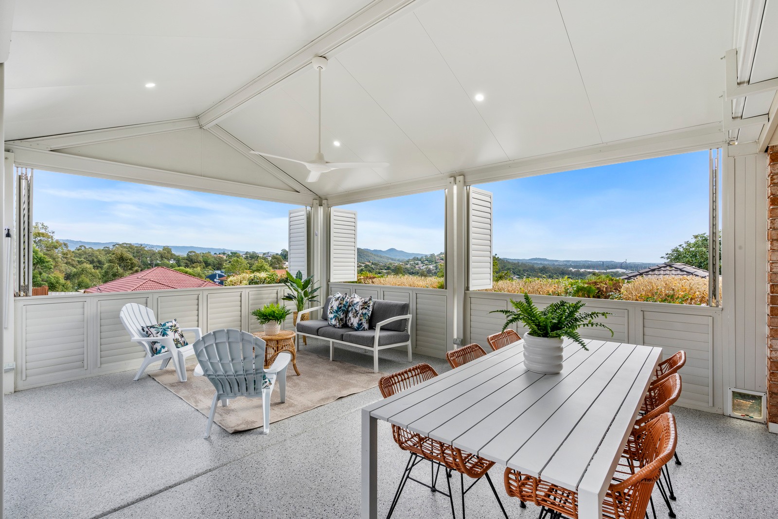 8 Temoe Rise, Pacific Pines, QLD 4211