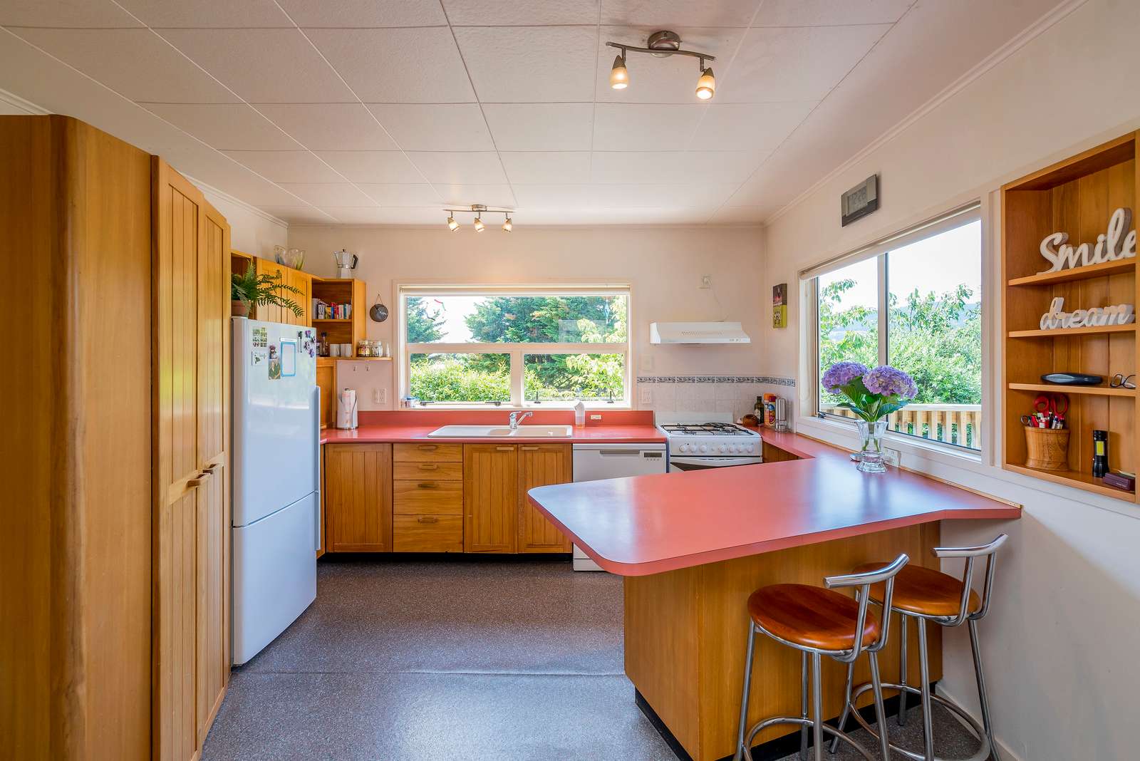 15 Kowhai Grove photo 7