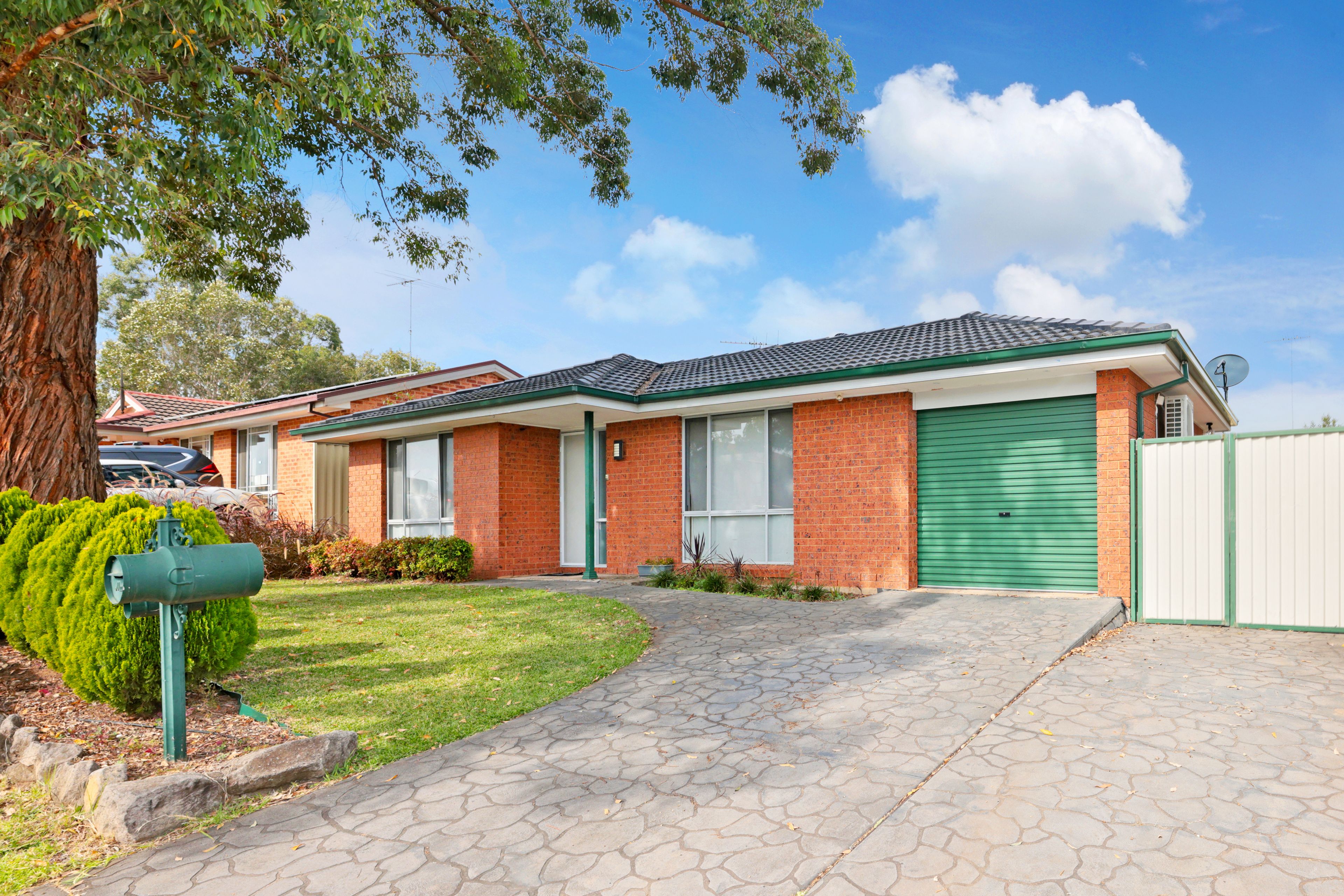102 The Lakes Drive, Glenmore Park NSW 2745