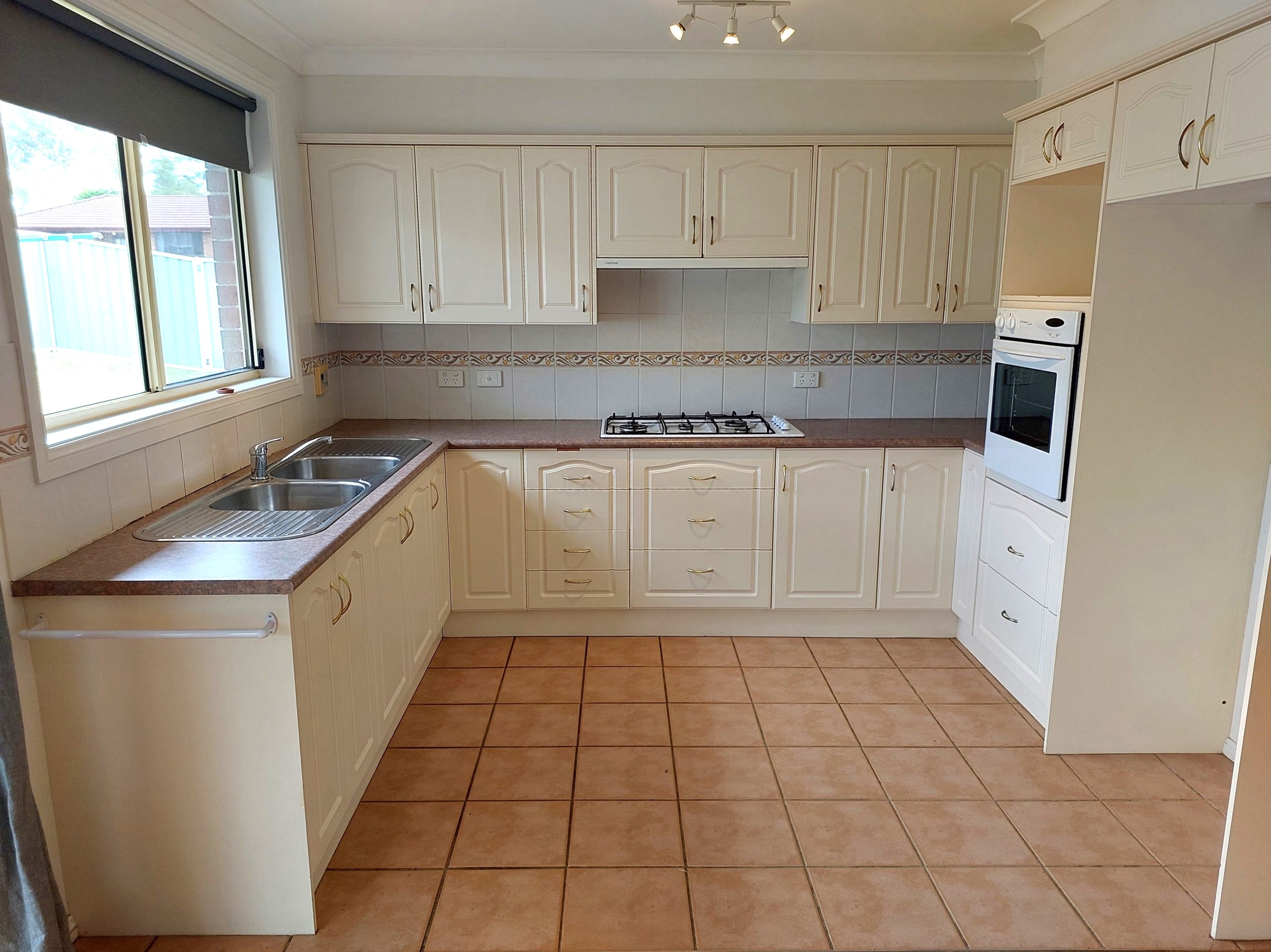 43 Castlereagh Street, Tahmoor, NSW 2573