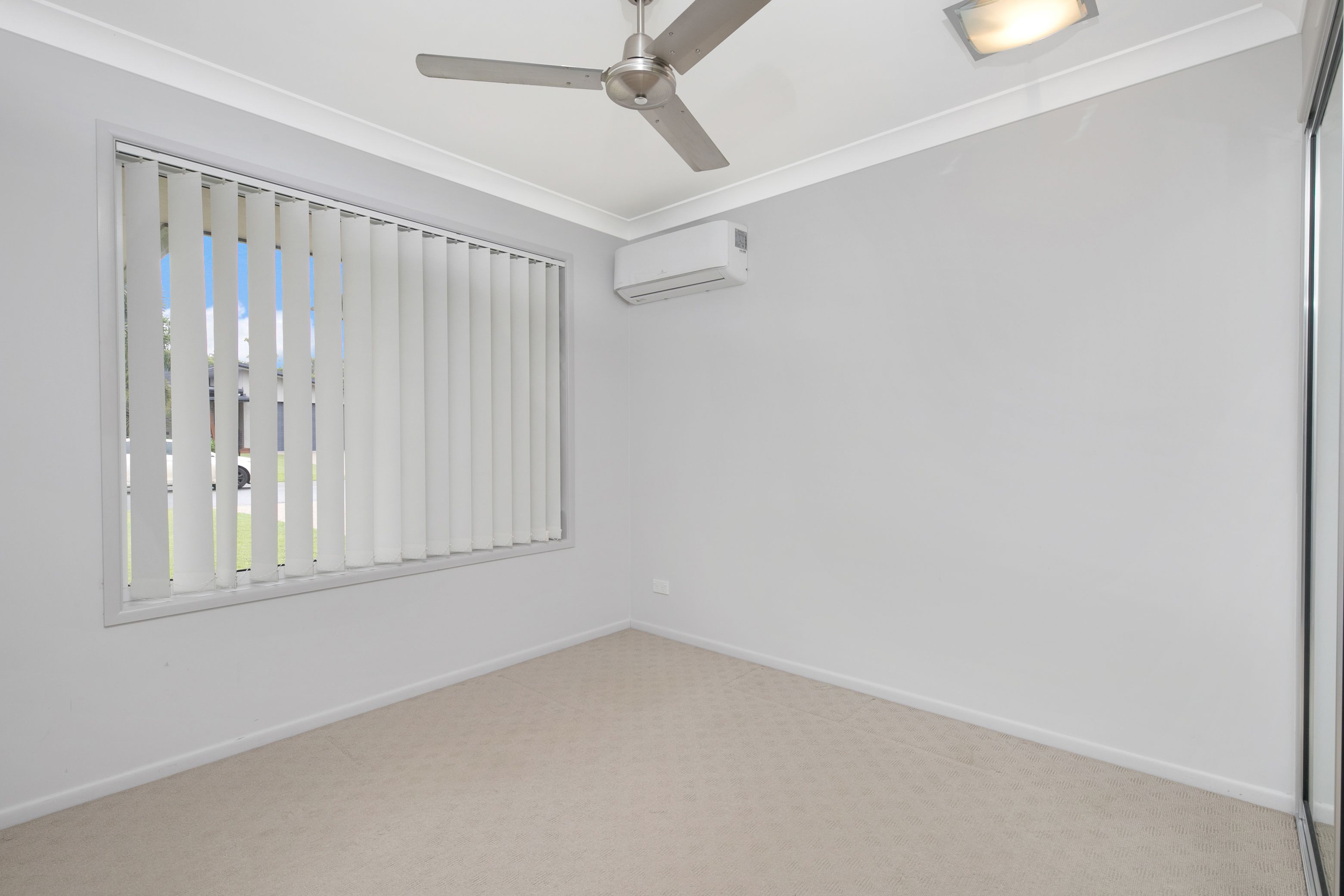 16 Whistler Avenue — photo 10 of 17