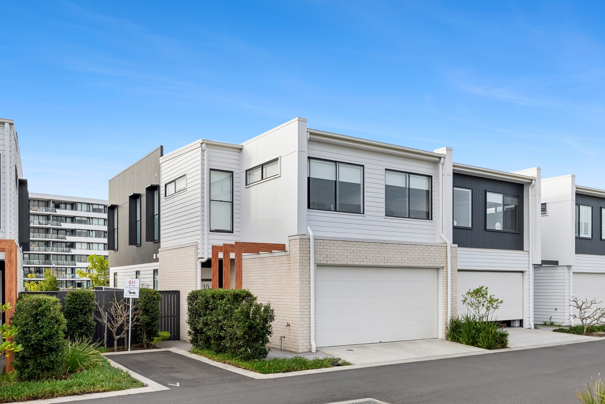 10 Bronte Circuit, Hope Island, QLD 4212