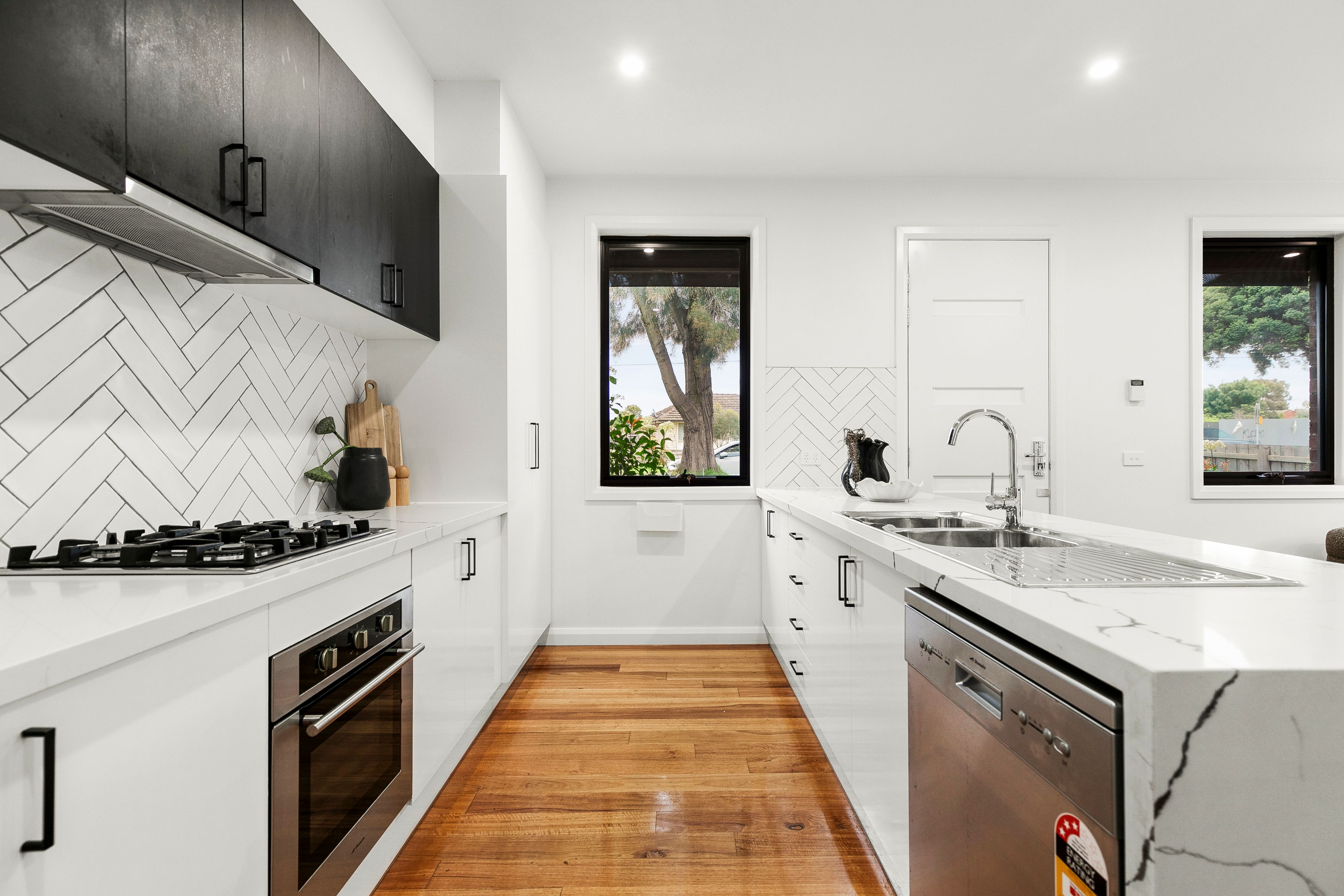 1/100 Widford Street — photo 9 of 16