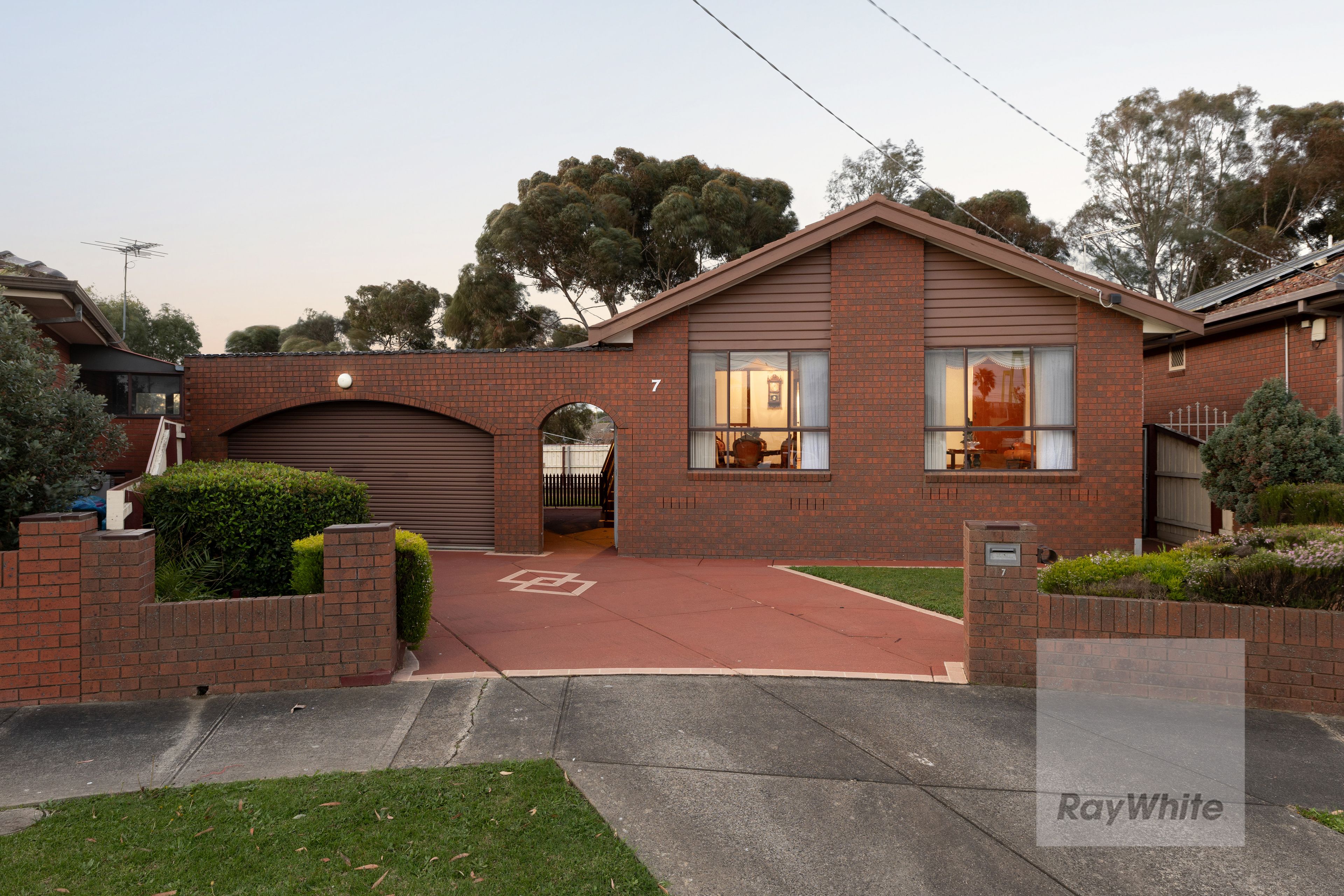 7 Rustic Court — photo from Ray White Bundoora