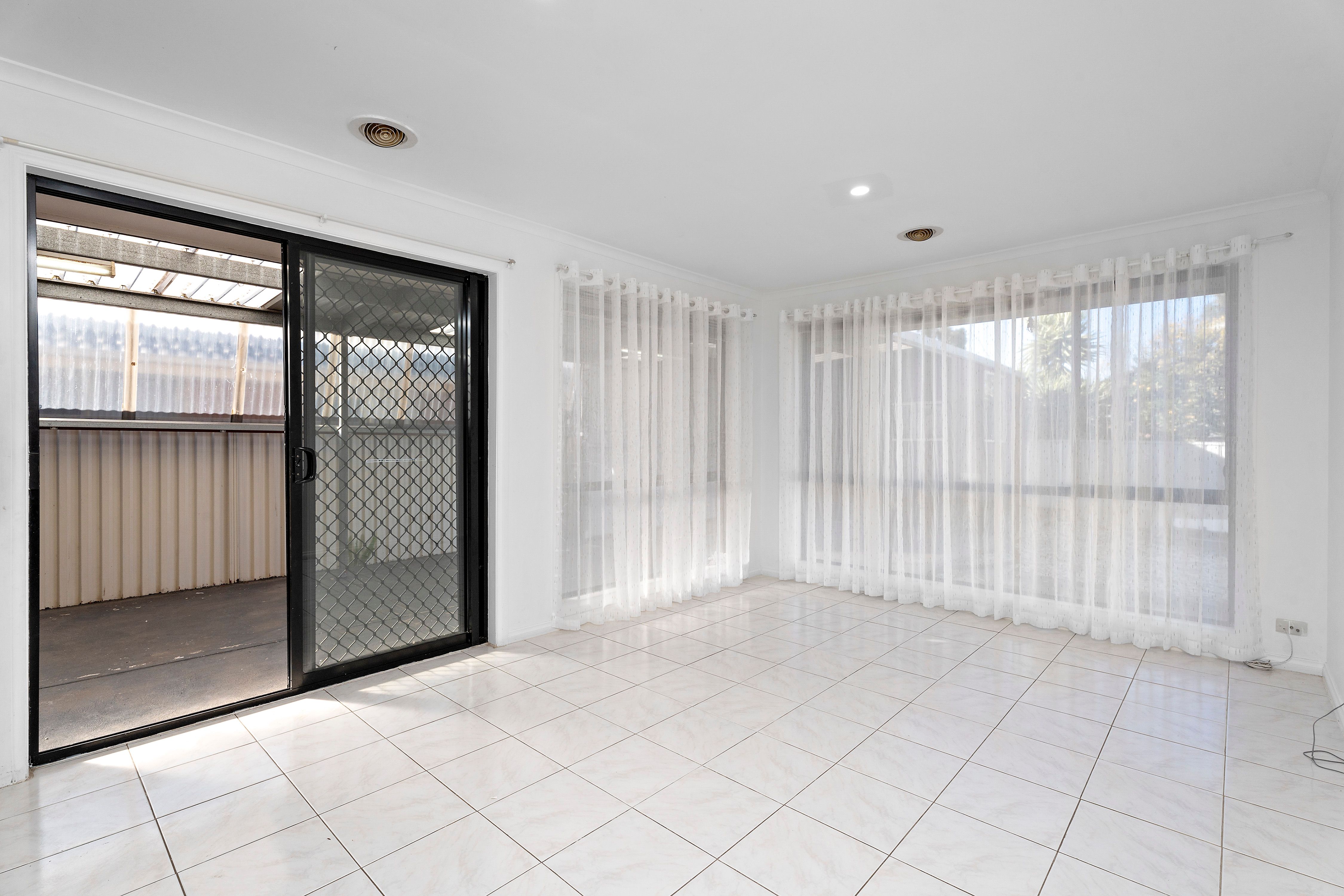 6 Abbington Crescent, Caroline Springs, VIC 3023