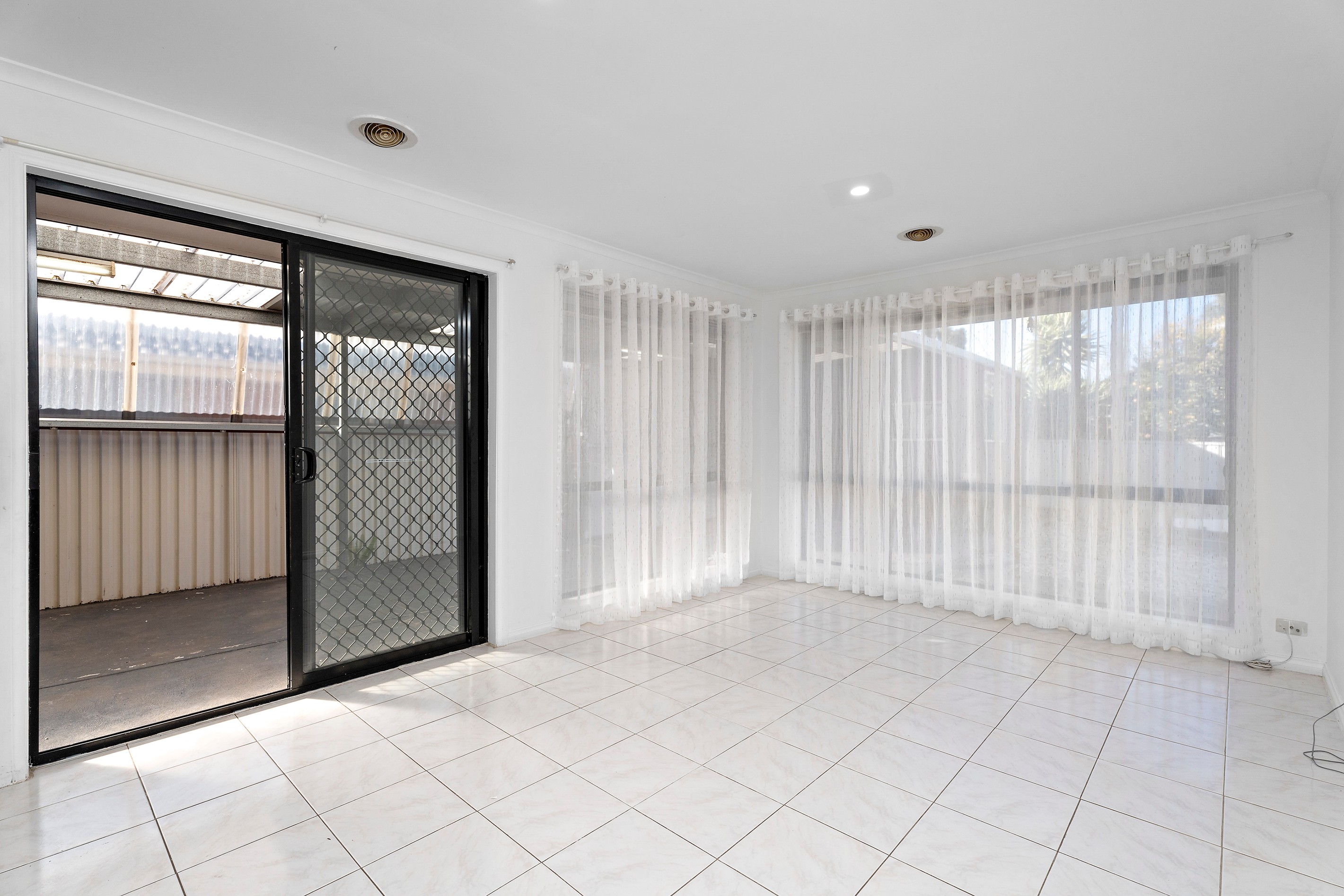 6 Abbington Crescent, Caroline Springs, VIC 3023
