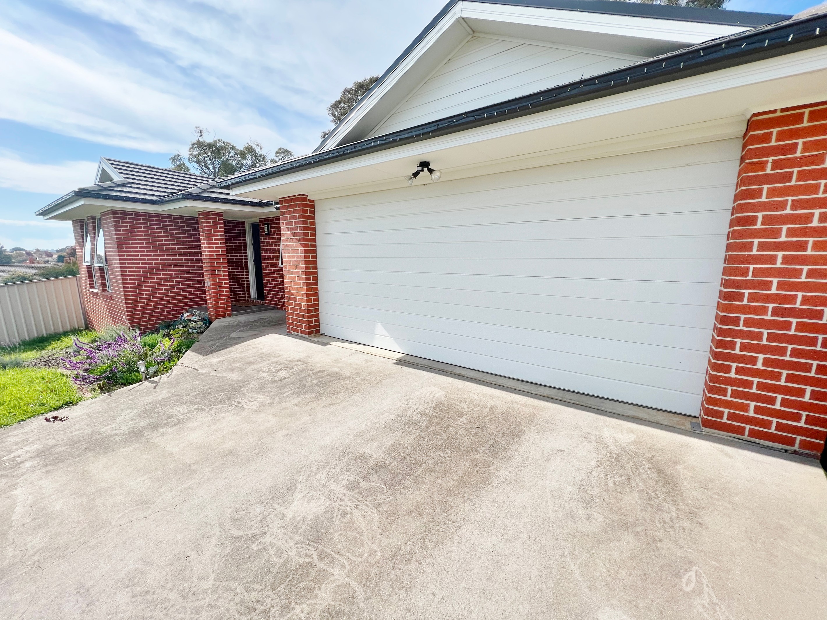 8 Henry Place, Young, NSW 2594