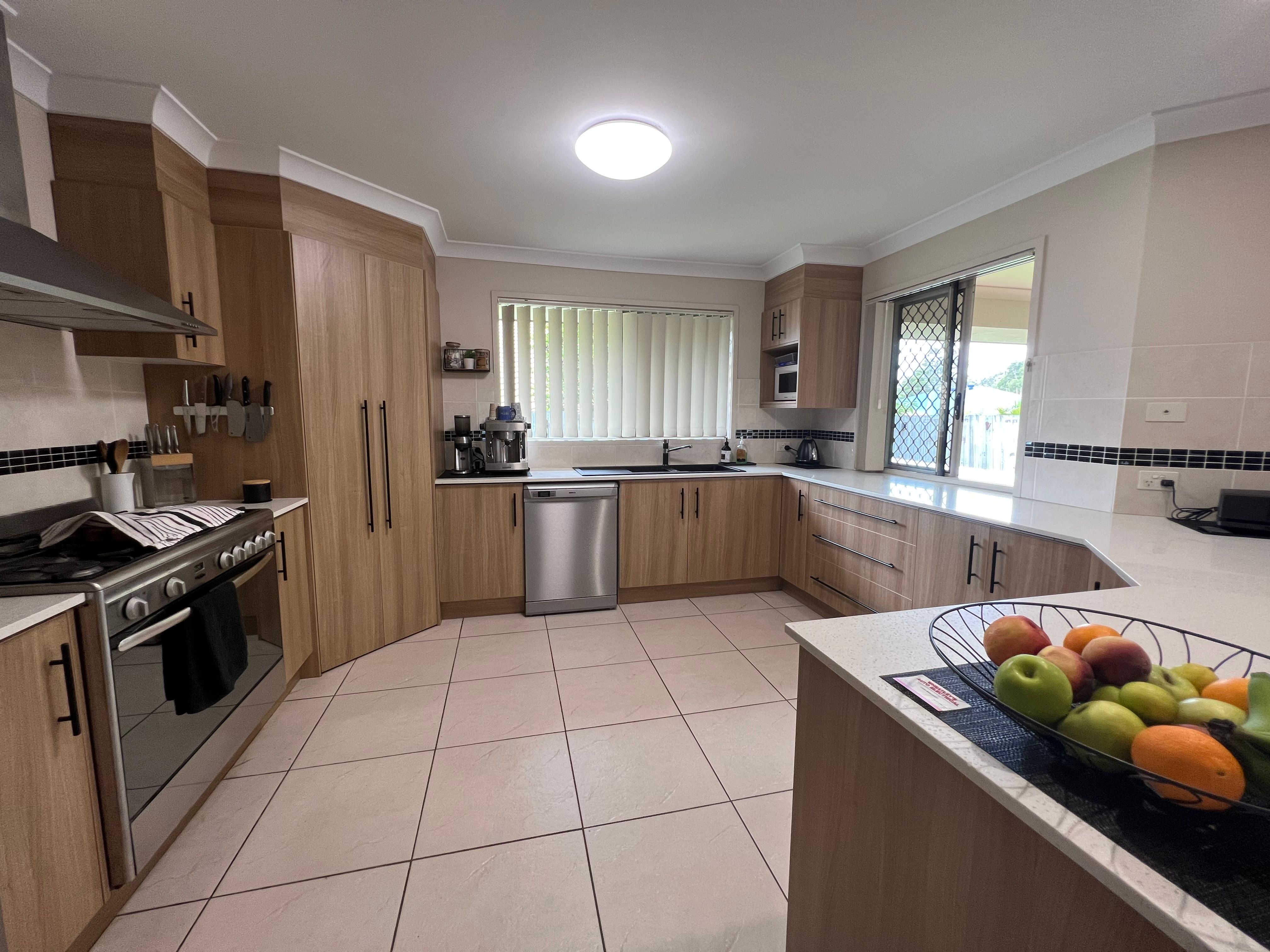 8 Tewantin Way, Waterford, QLD 4133