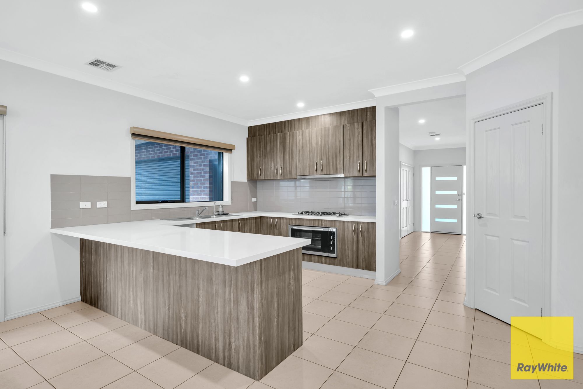 12 Mckenzie Crescent — photo 7 of 26