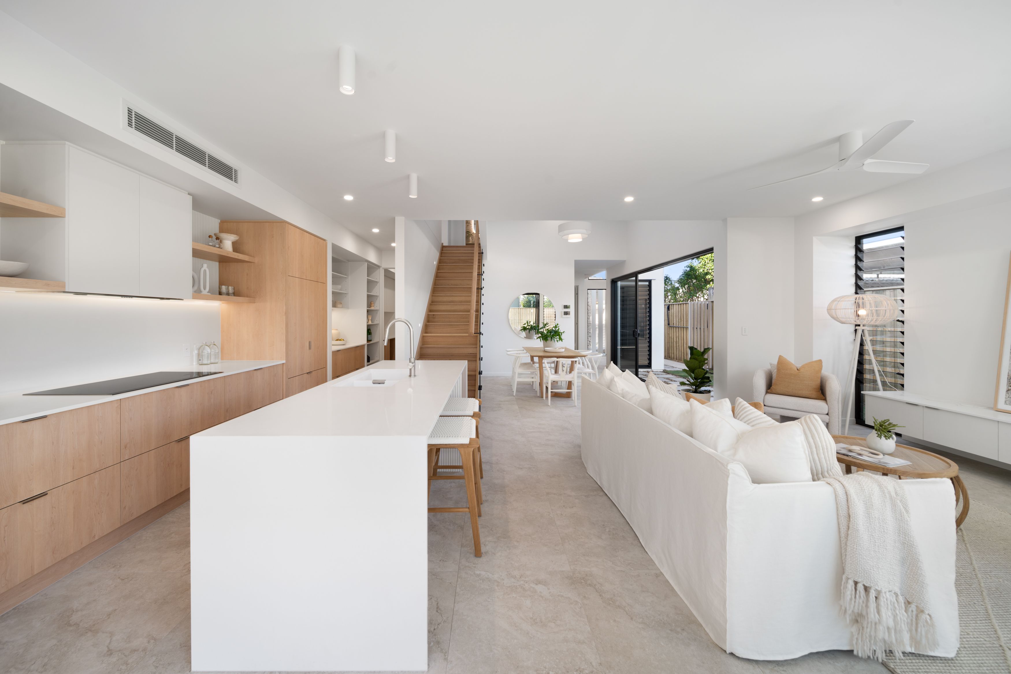 2/154 Oceanic Drive — photo 4 of 30