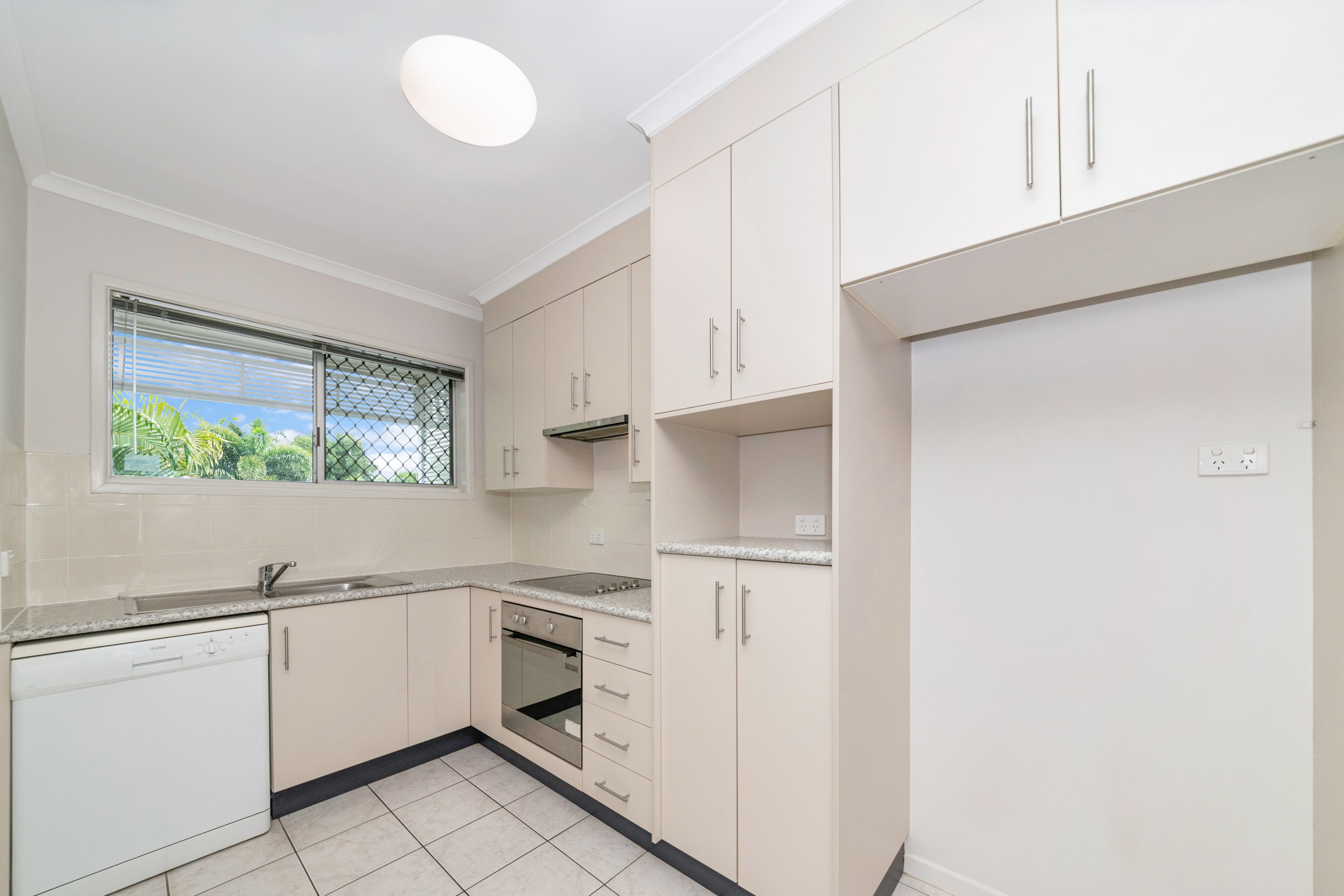 4/11 Derby Street, Pimlico, QLD 4812