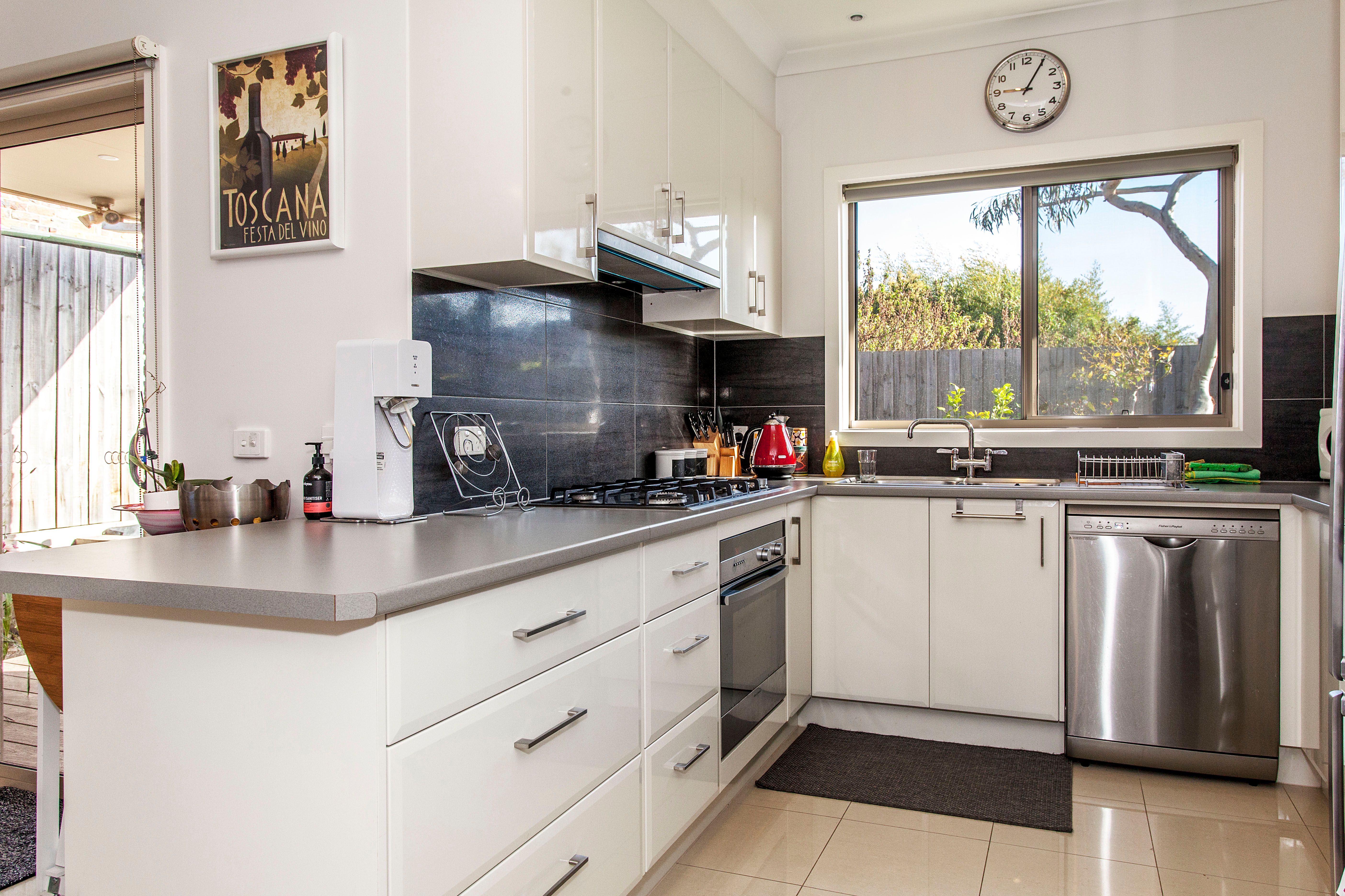 2/11 Surrey Crescent, Oakleigh East, VIC 3166