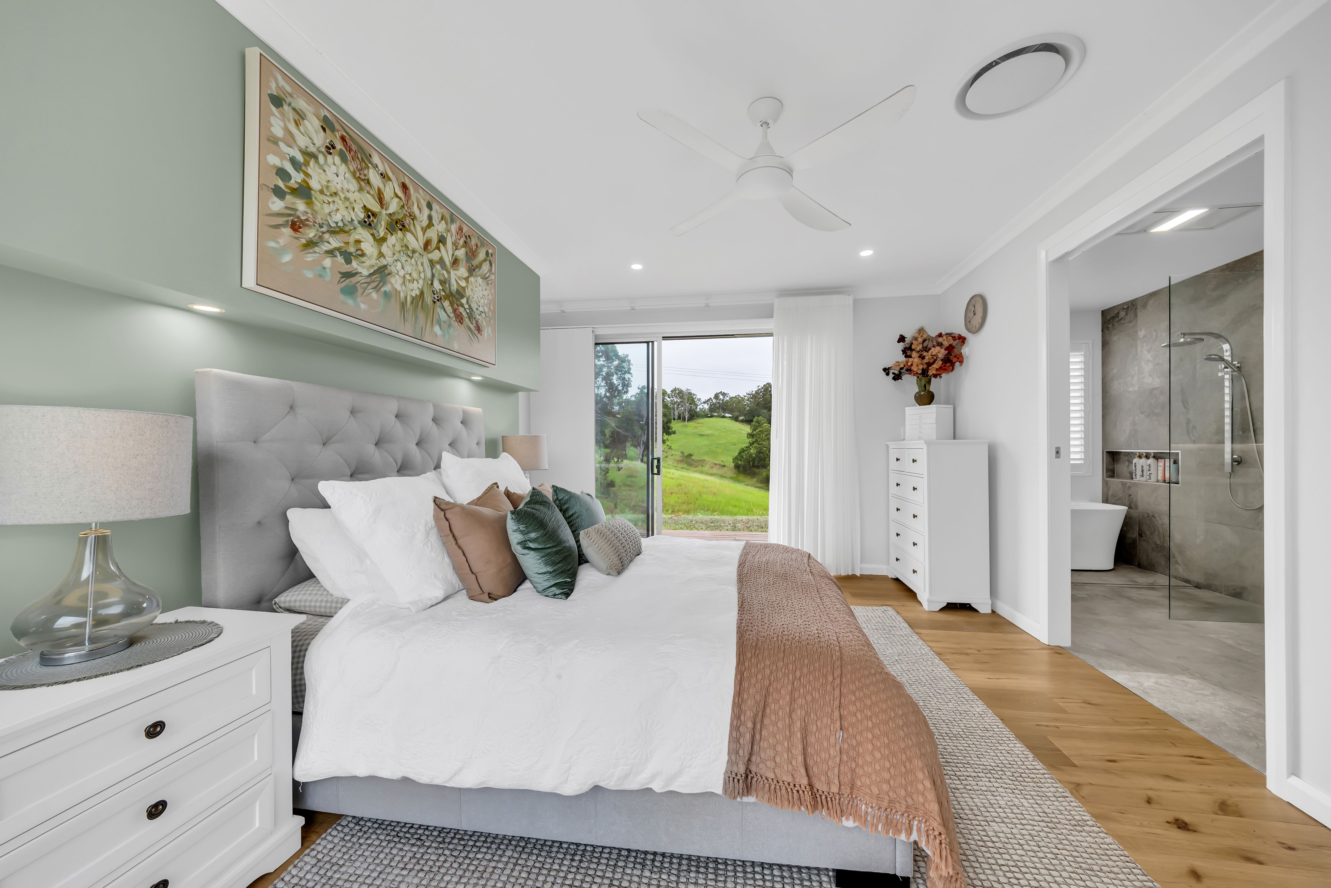 An Acreage Masterpiece - Sophisticated Living in a Prime Dayboro Location, Ready for Its New Owners — photo 10 of 19