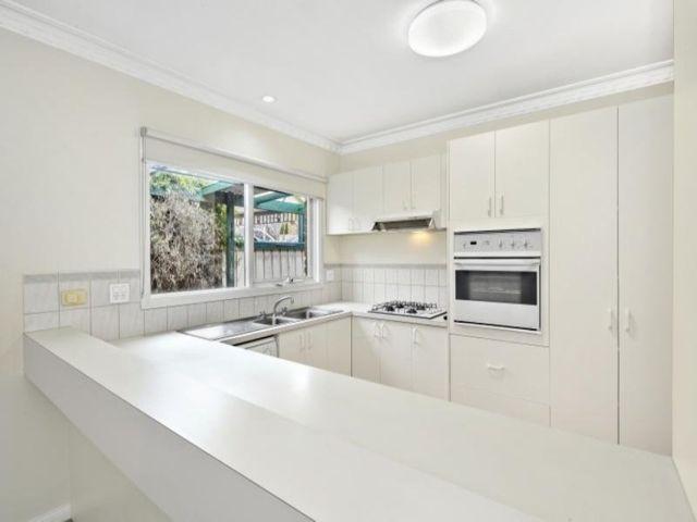 2 Castle Court, Ballarat East, VIC 3350