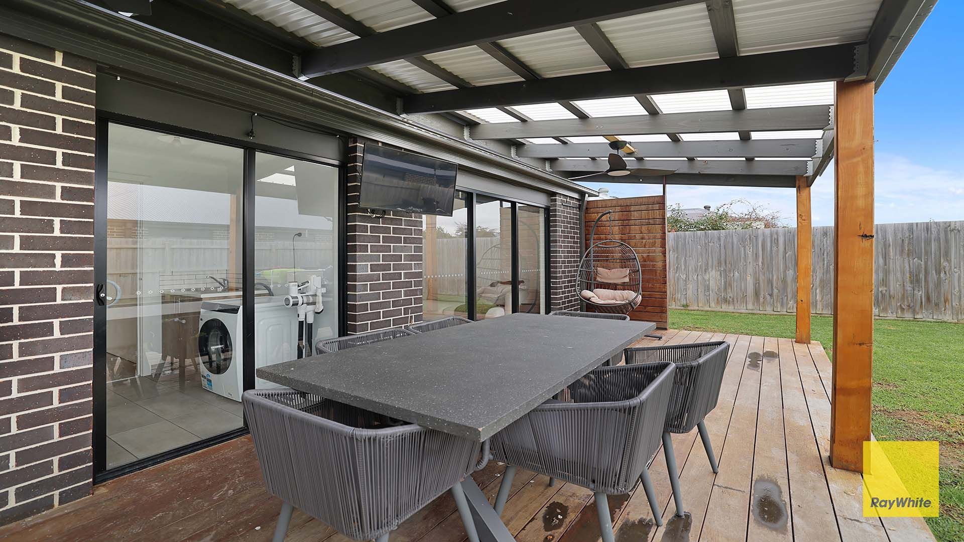 15 Parkside Crescent — photo 18 of 18