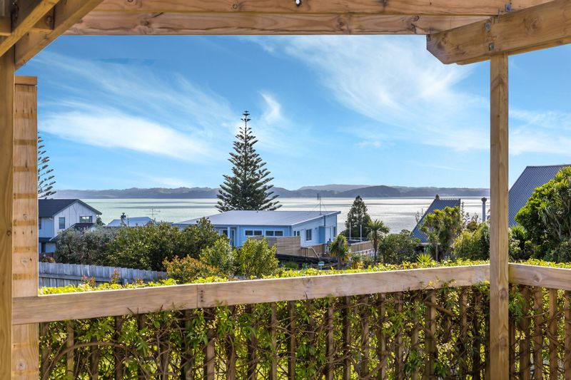 Coastal Cutie, Sun and Seaviews - Army Bay