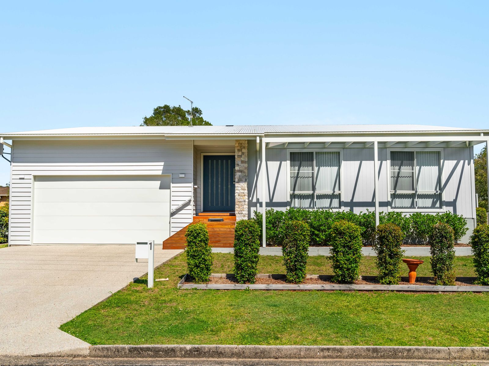 1 Iona Close
