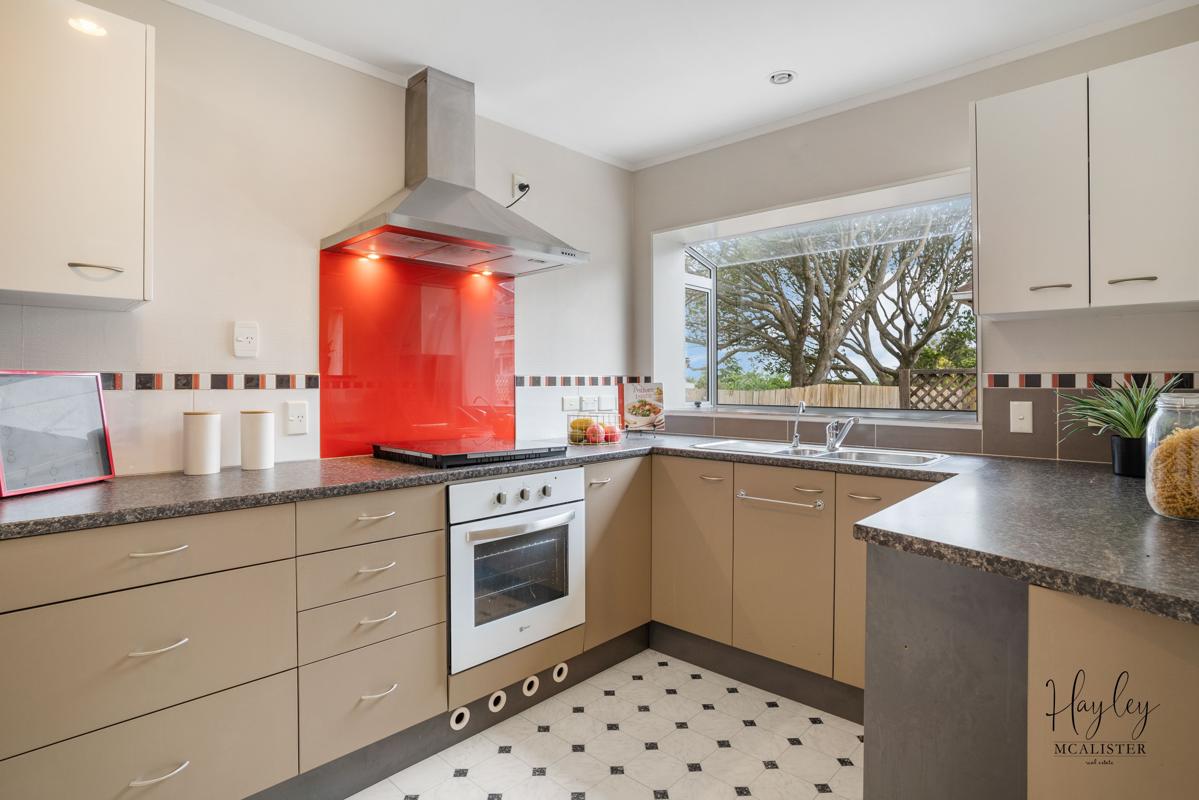 1/10 Grande Vue Road, Hill Park, Manukau City