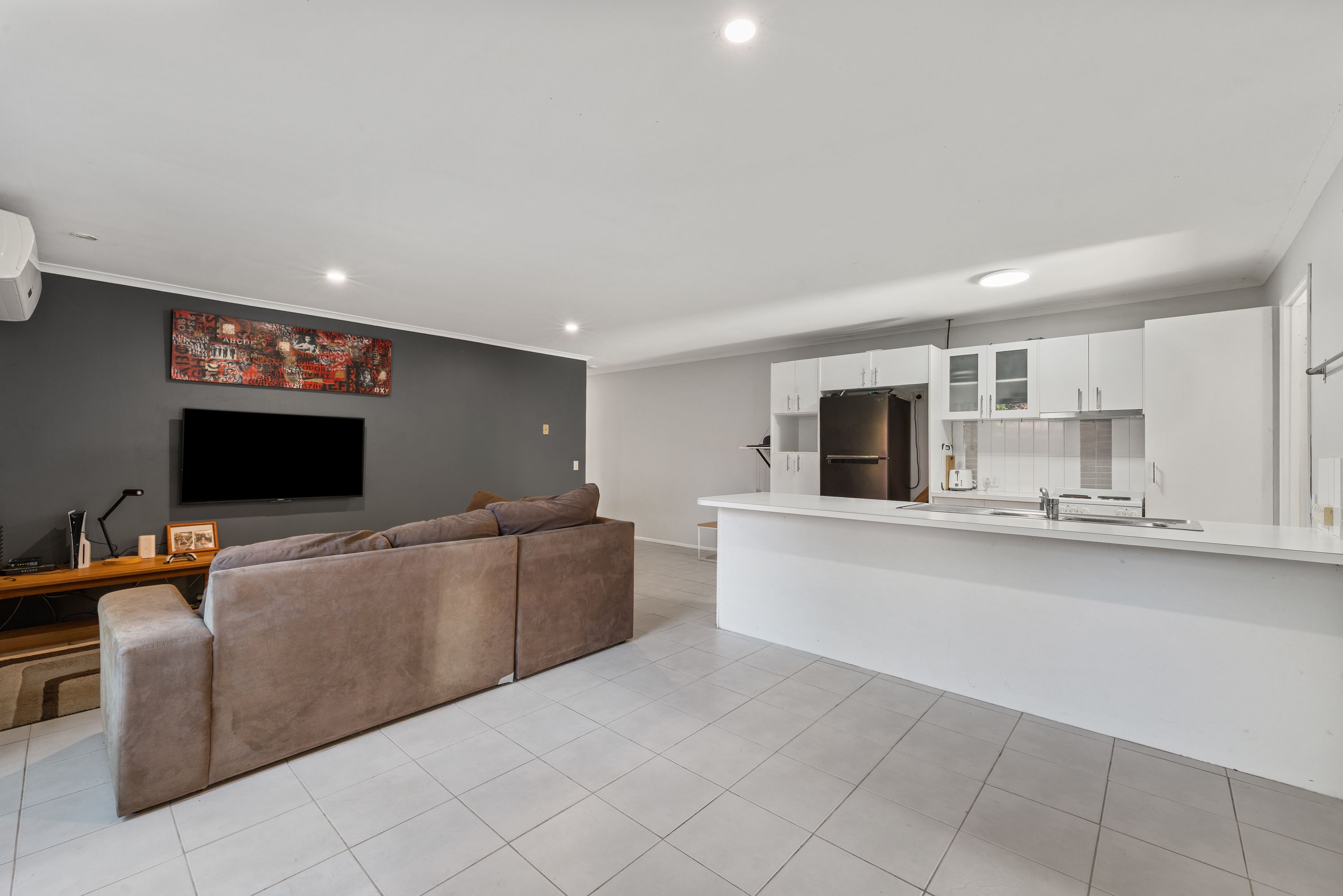 2/5 Inchcape Court — photo 5 of 23