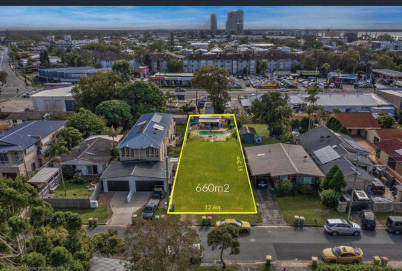 11 Nevenia Street, Labrador, QLD 4215