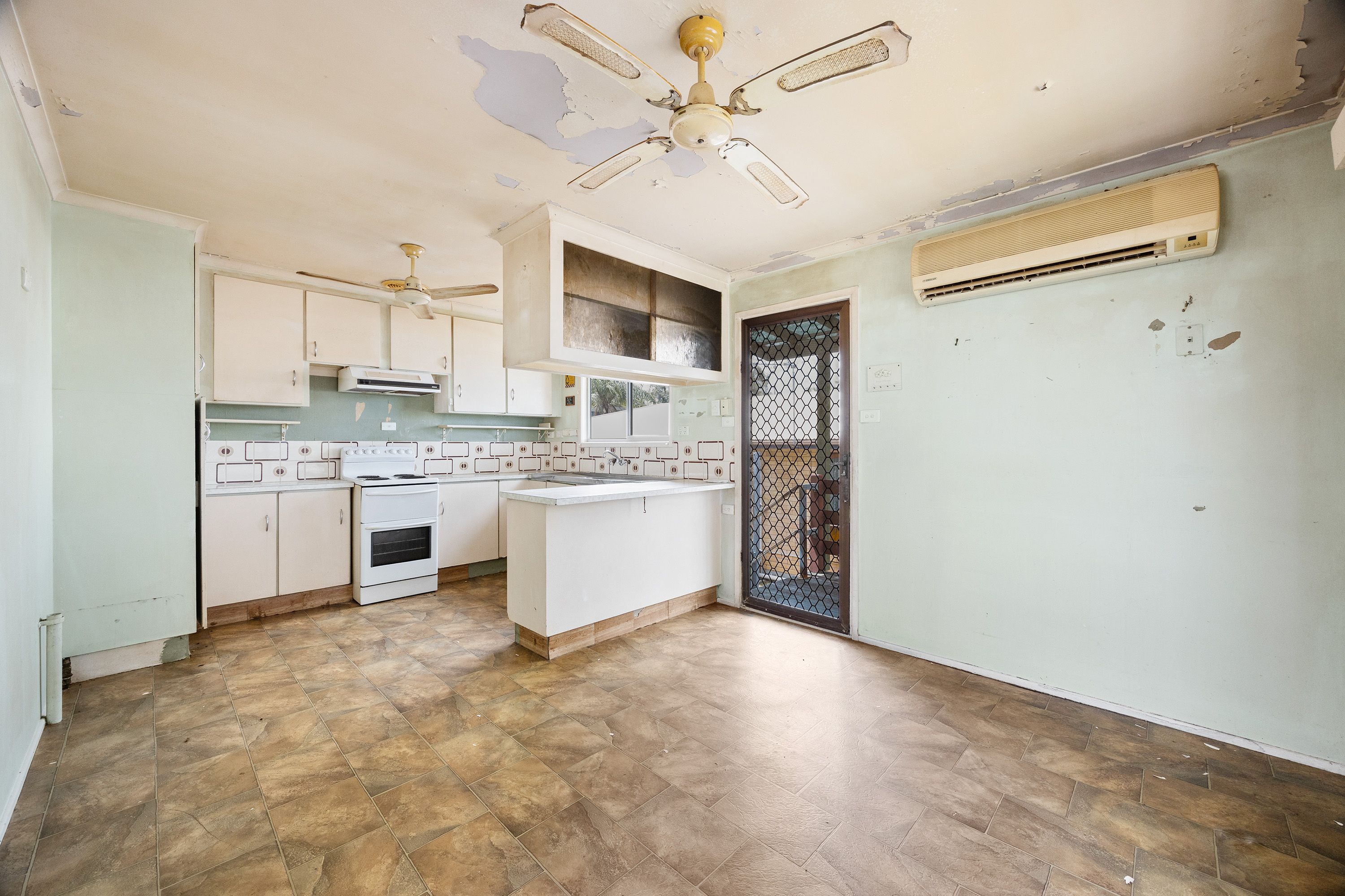 16 Coral Court — photo 3 of 20